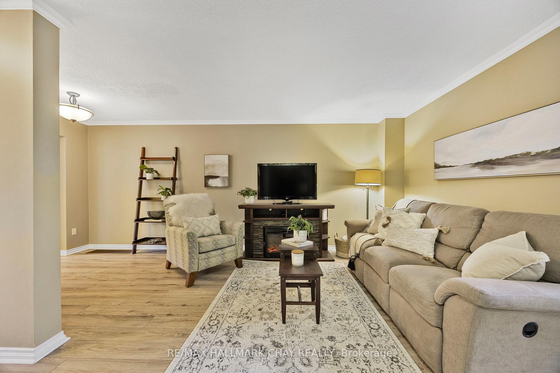 Photo 7 of Unit 49, 165 Kozlov Street, Barrie, West Bayfield — HOMEH