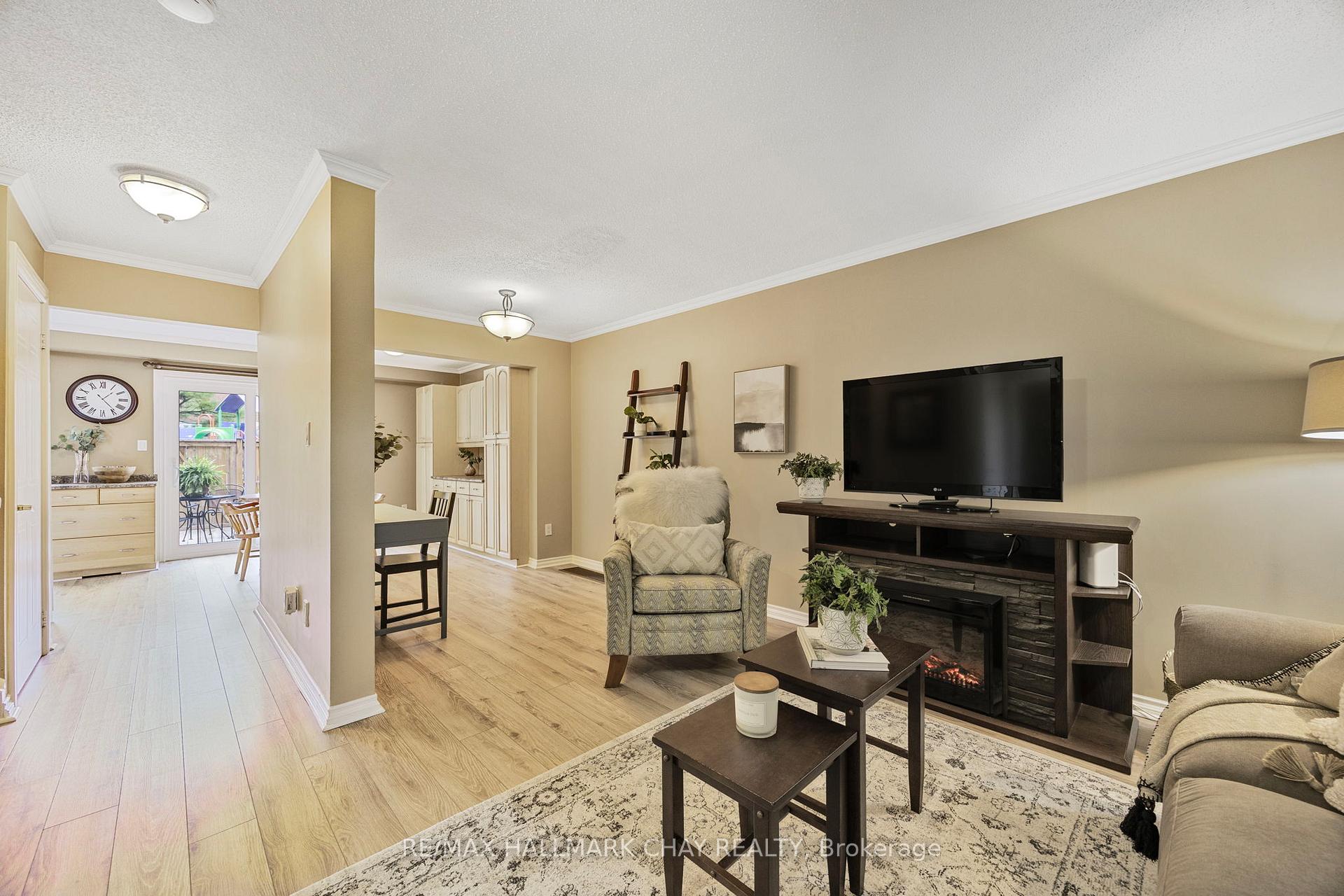 Photo 8 of Unit 49, 165 Kozlov Street, Barrie, West Bayfield — HOMEH