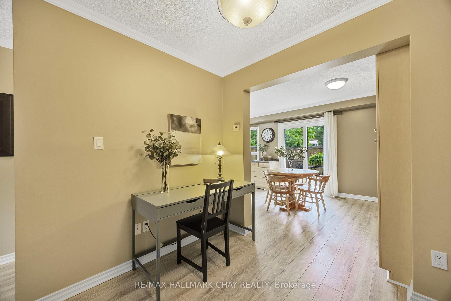 Photo 10 of Unit 49, 165 Kozlov Street, Barrie, West Bayfield — HOMEH