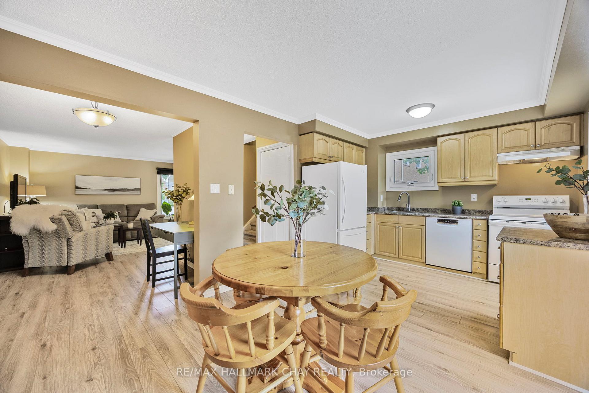 Photo 13 of Unit 49, 165 Kozlov Street, Barrie, West Bayfield — HOMEH