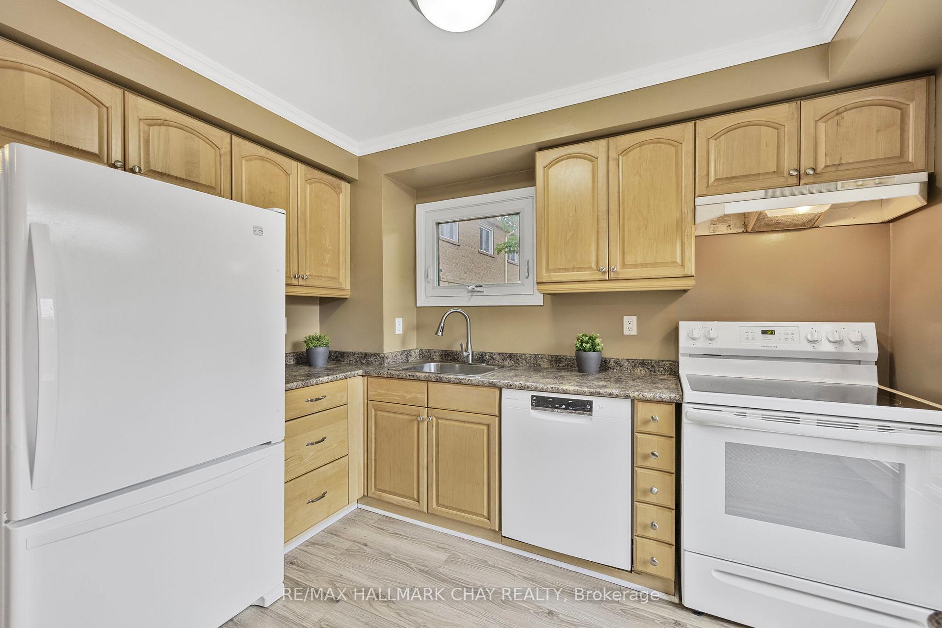 Photo 14 of Unit 49, 165 Kozlov Street, Barrie, West Bayfield — HOMEH