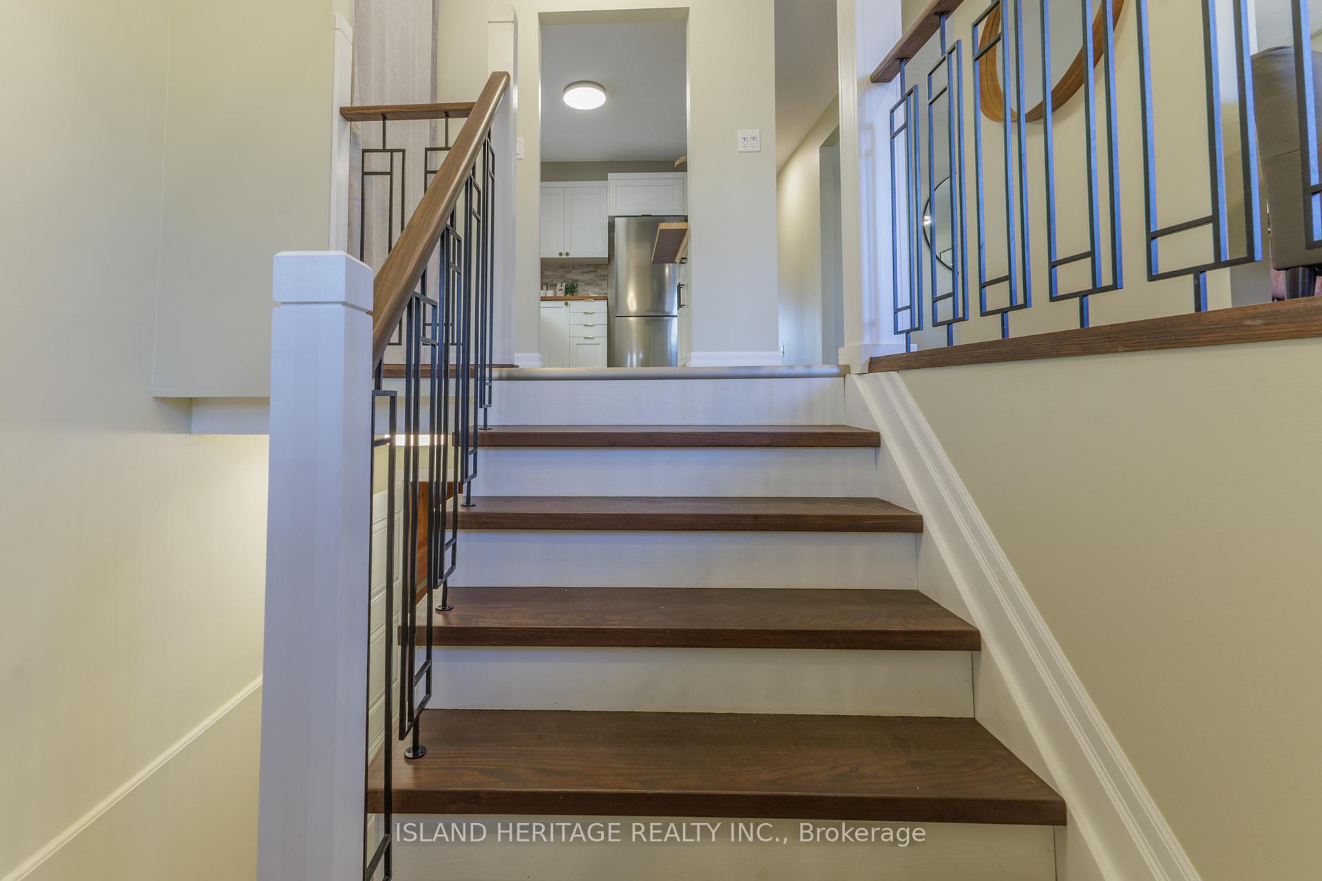 Photo 2 of 114 Turnberry Crescent, Clarington, Courtice — HOMEH