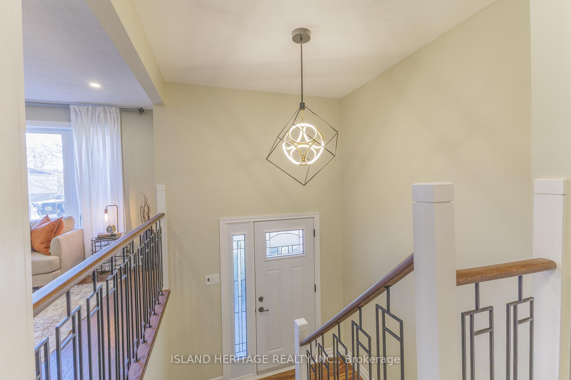 Photo 4 of 114 Turnberry Crescent, Clarington, Courtice — HOMEH