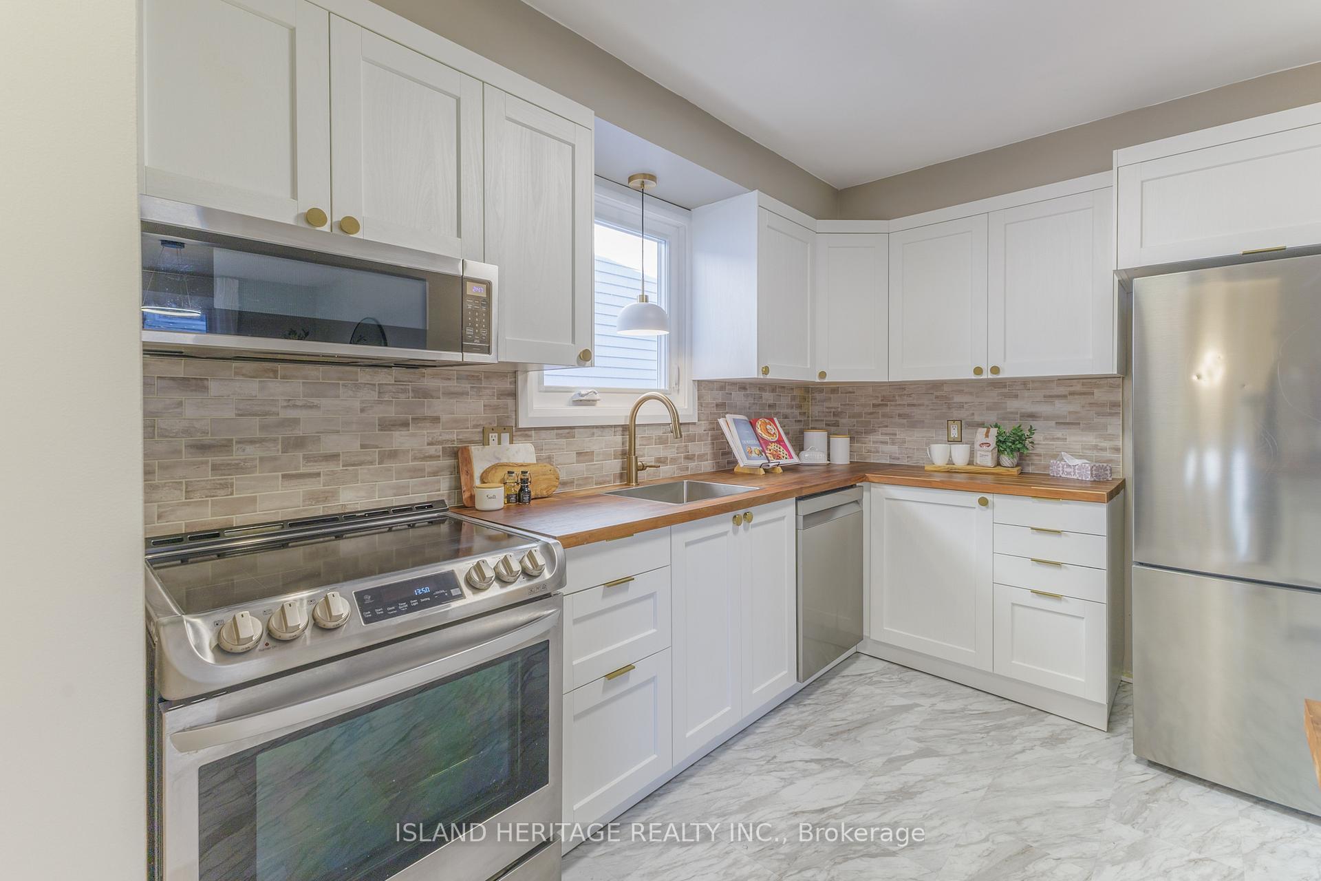 Photo 16 of 114 Turnberry Crescent, Clarington, Courtice — HOMEH