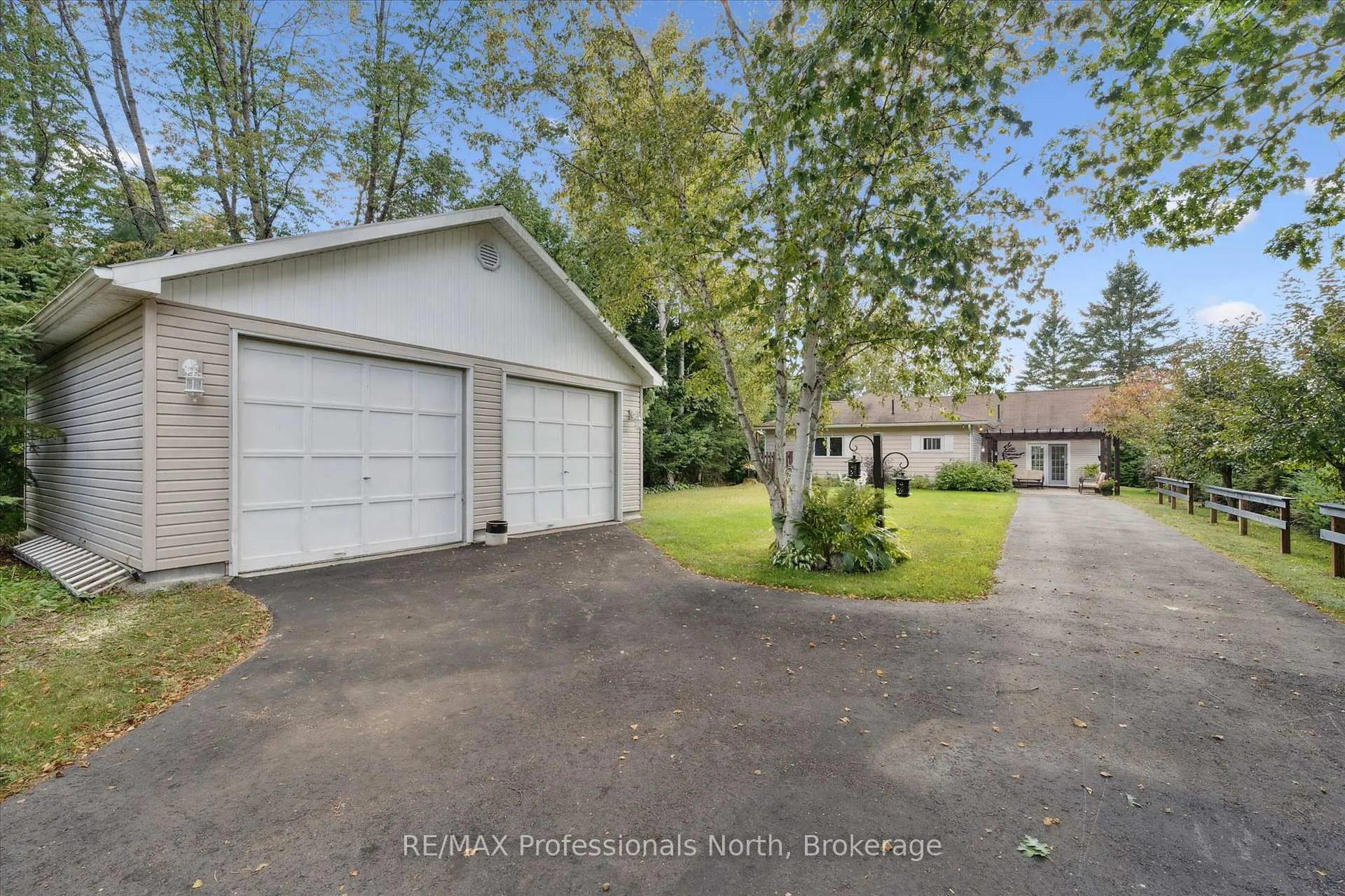 Photo 9 of 166 Lakeview Avenue, Kearney — HOMEH
