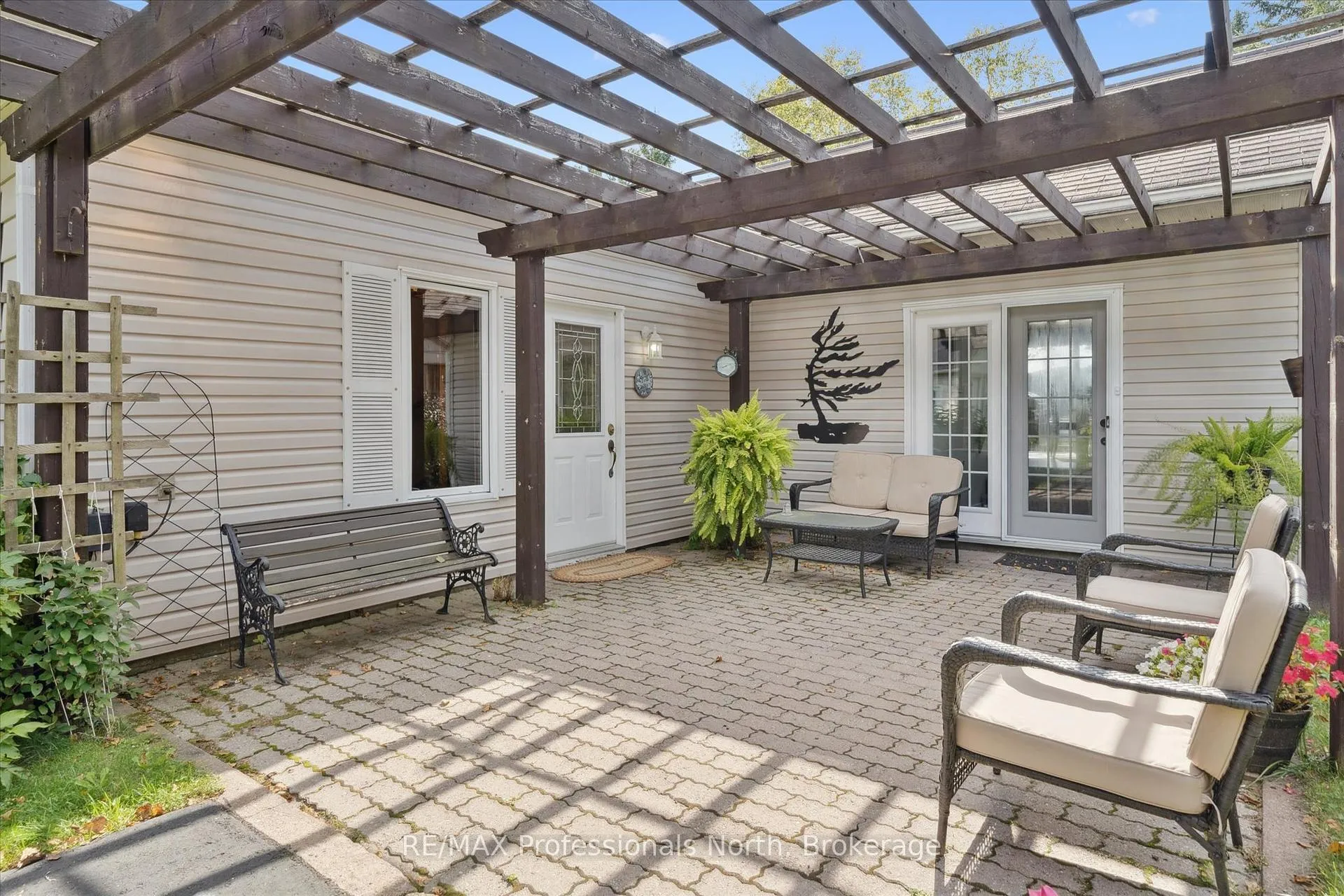 Photo 4 of 166 Lakeview Avenue, Kearney — HOMEH