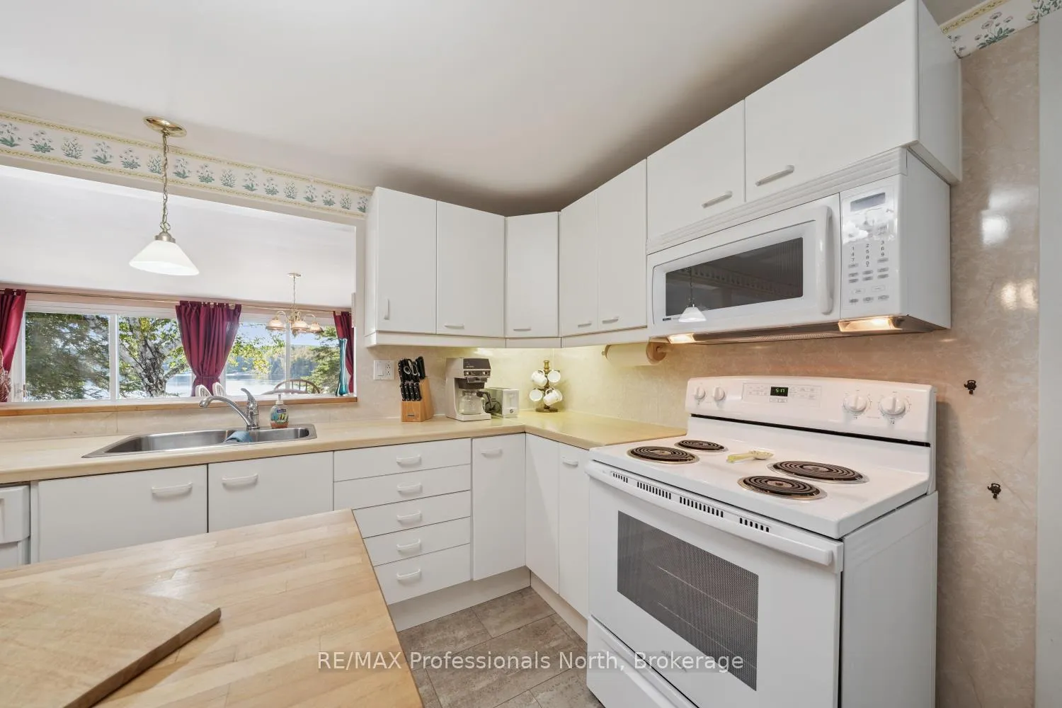 Photo 16 of 166 Lakeview Avenue, Kearney — HOMEH