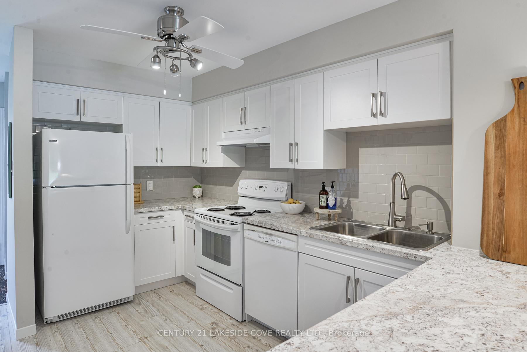 Photo 10 of Unit Unit 16, 2 Paradise Boulevard W, Ramara, Rural Ramara — HOMEH