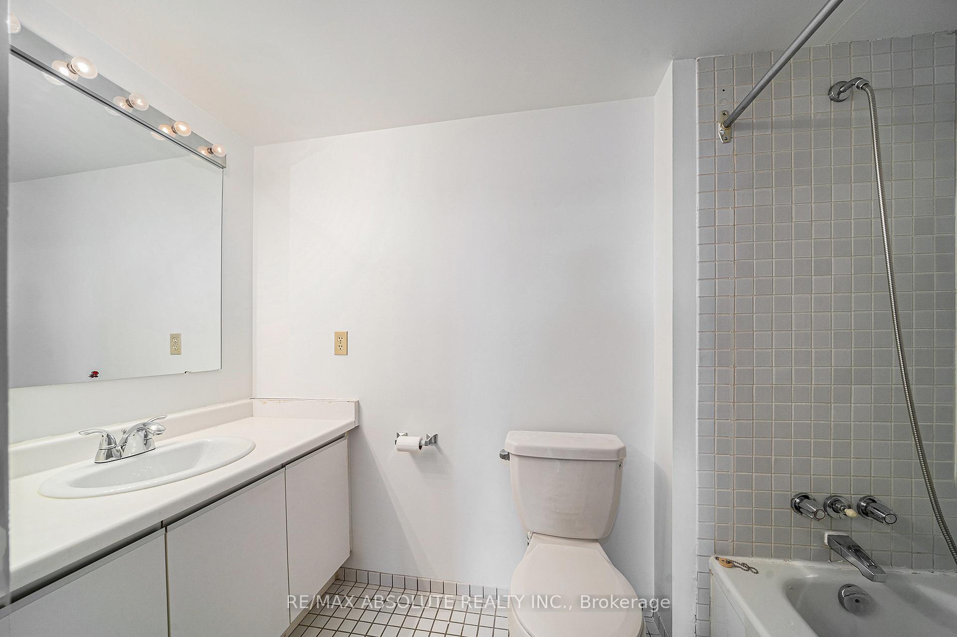 Photo 12 of Unit 203, 2759 Carousel Crescent, Ottawa, Emerald Woods/Sawmill Creek — HOMEH