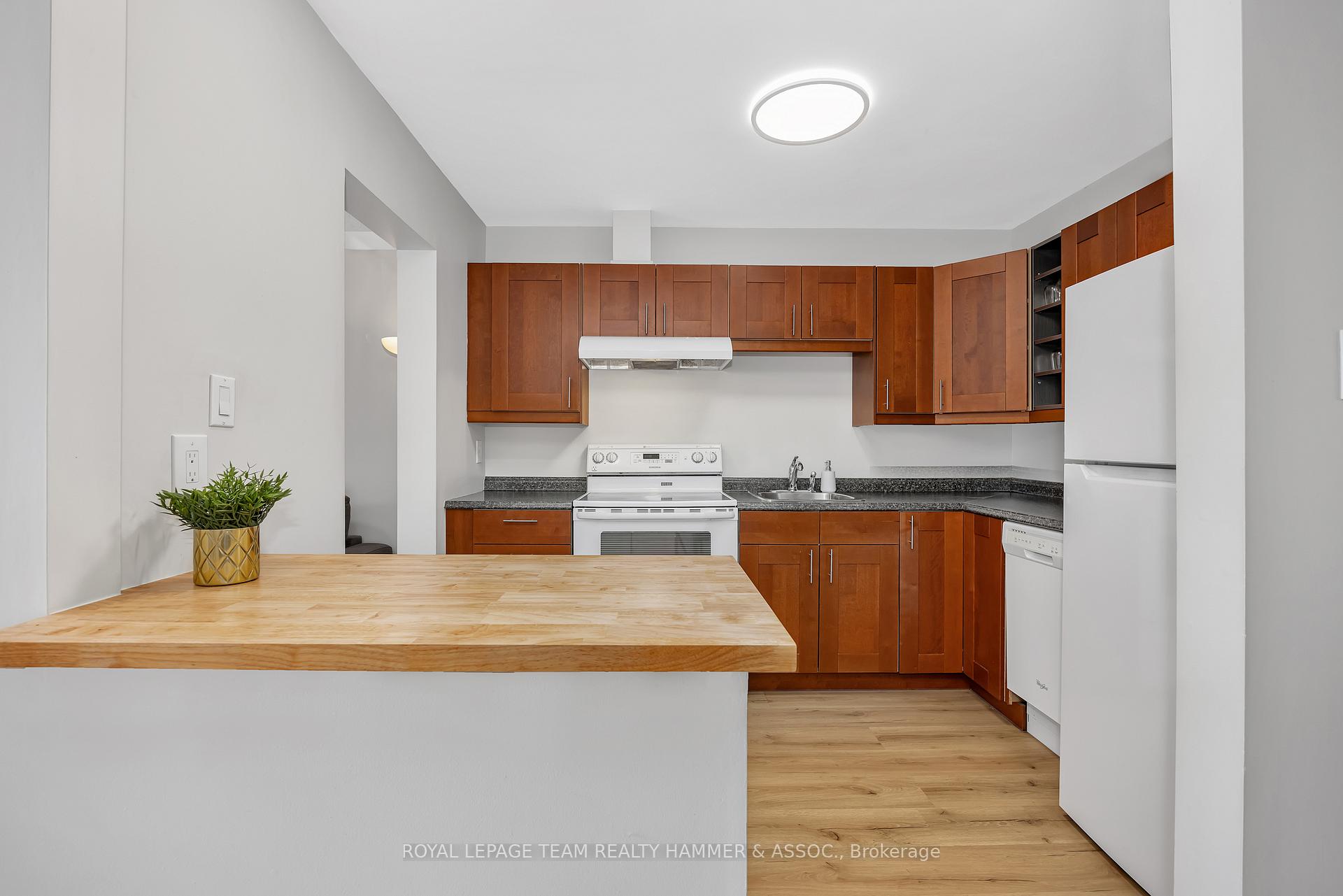 Photo 8 of 82 Baneberry Crescent, Ottawa, Kanata - Glencairn/Hazeldean — HOMEH