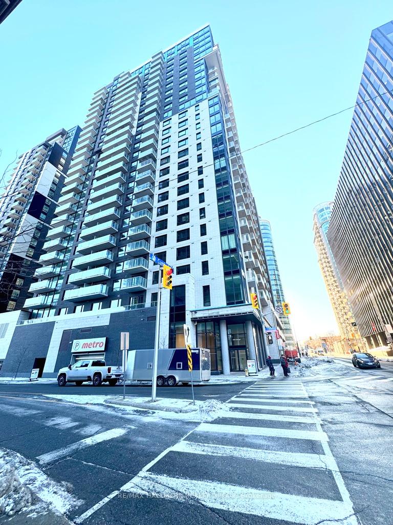 Front of Unit 1210, 180 George Street