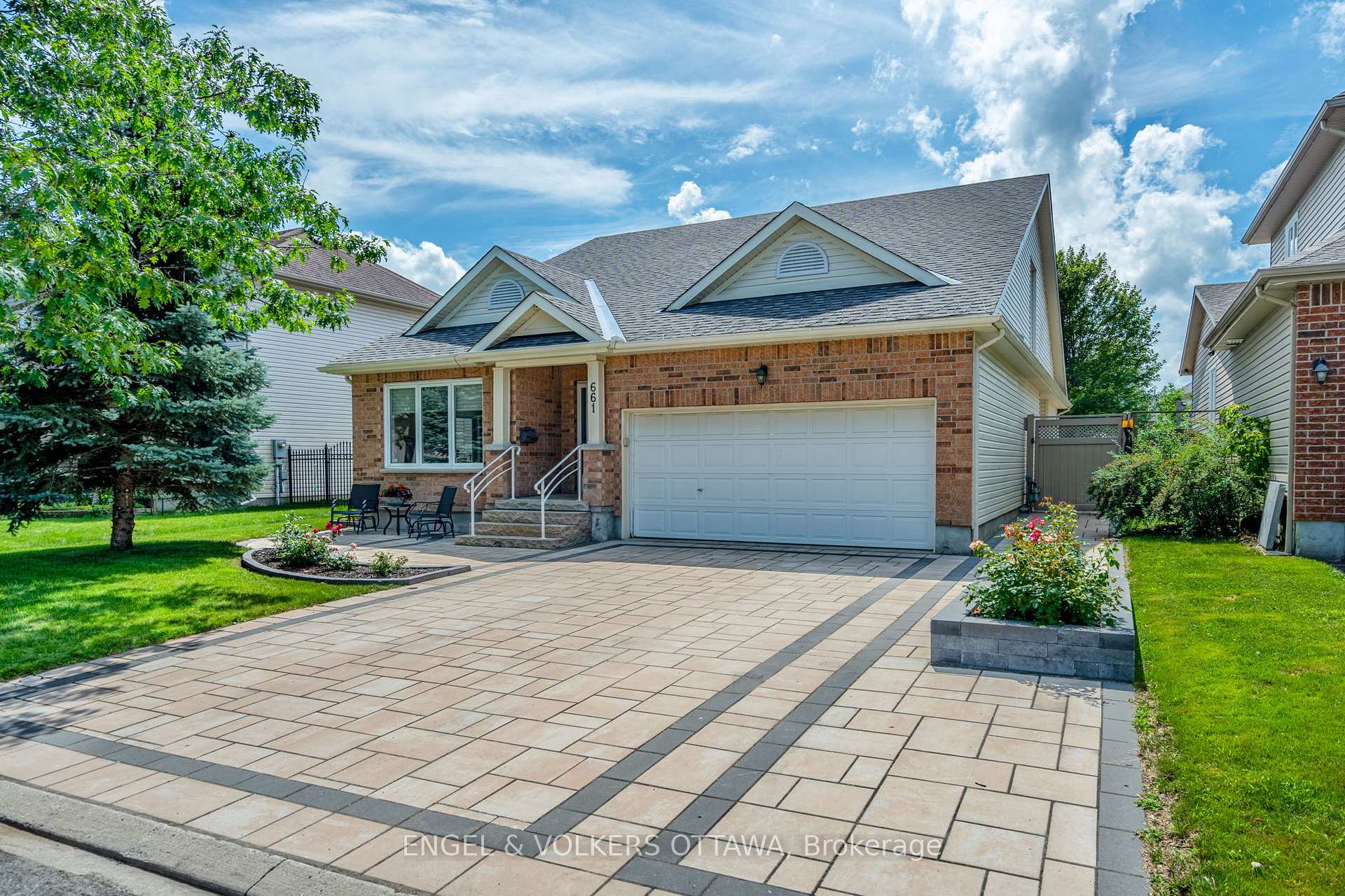 Front of 661 Netley Circle