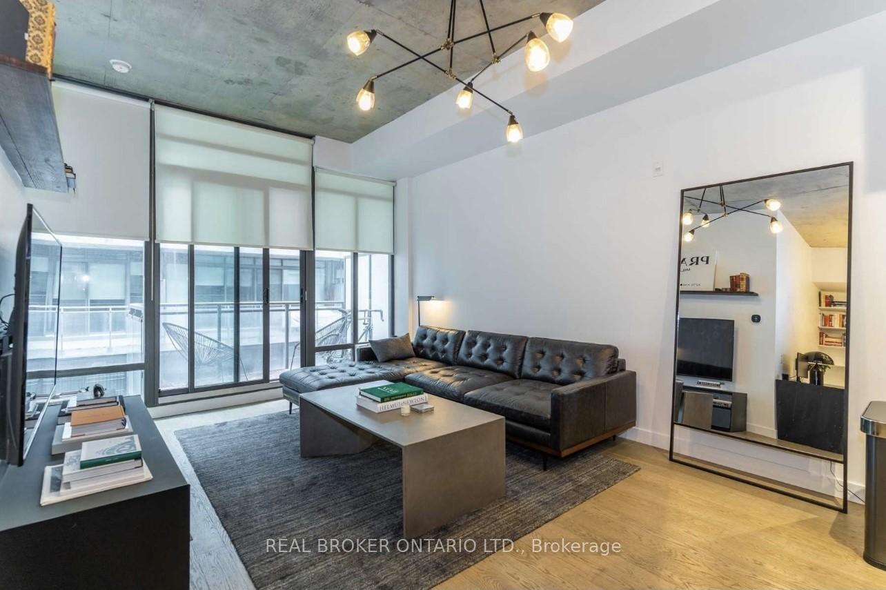Front of Unit 618, 90 Broadview Avenue