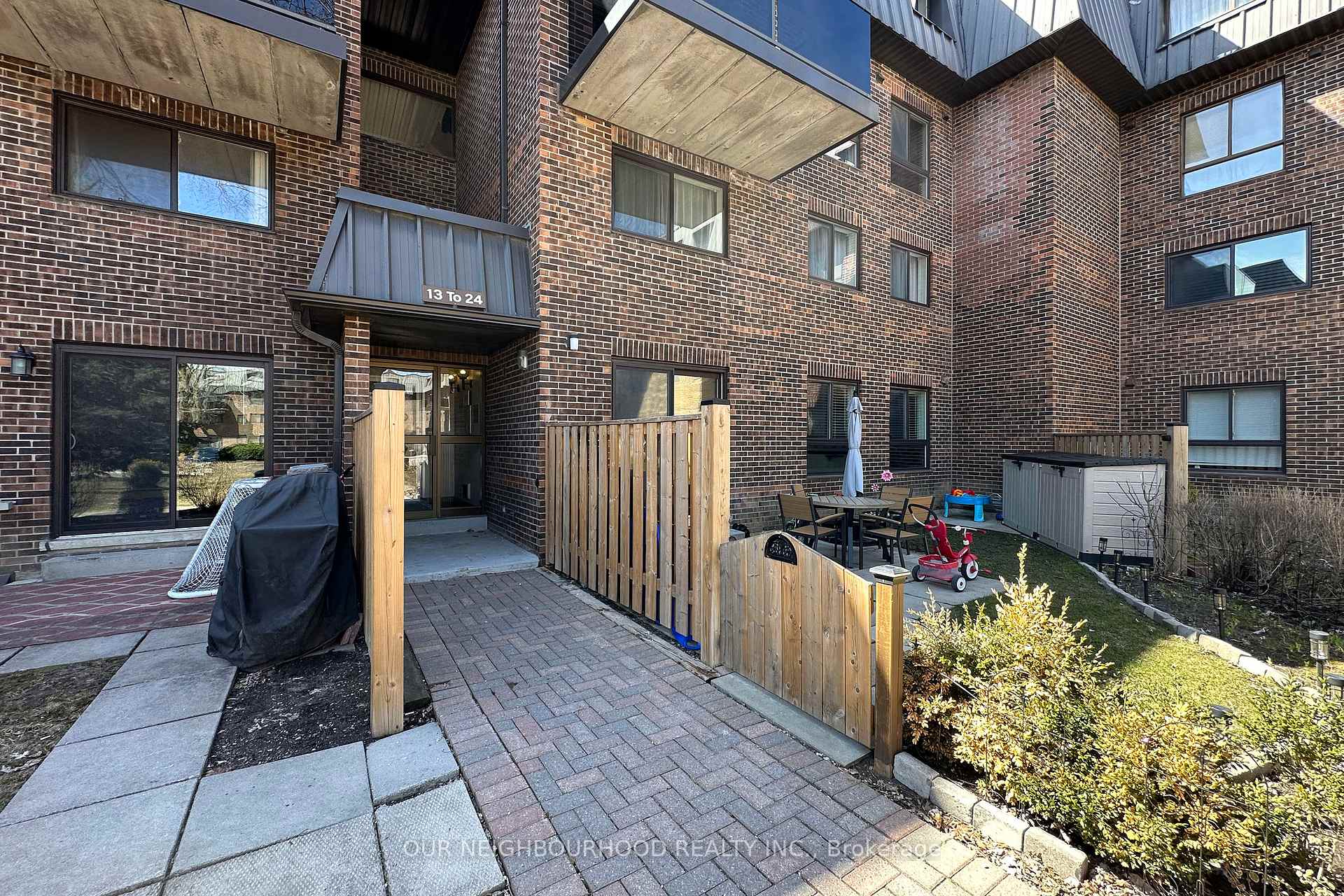 Photo 2 of Unit 17, 43 Taunton Road E, Oshawa, Centennial — HOMEH