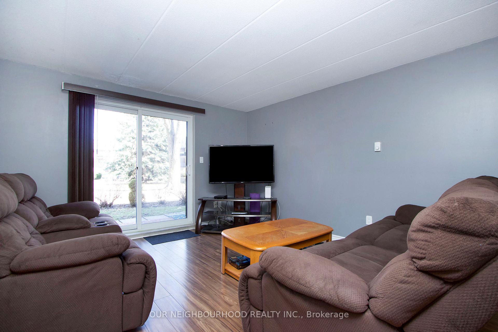 Photo 3 of Unit 17, 43 Taunton Road E, Oshawa, Centennial — HOMEH