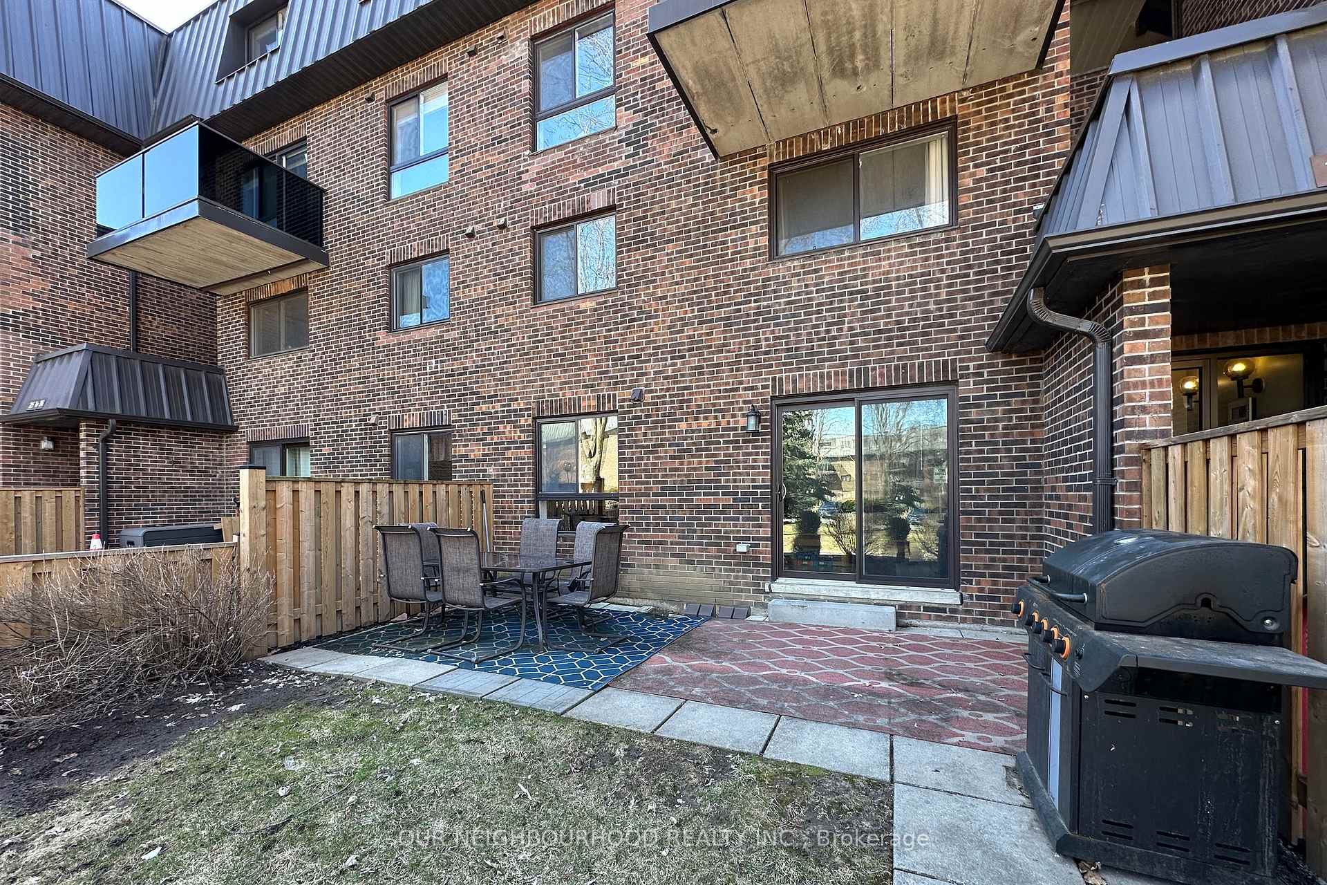 Photo 10 of Unit 17, 43 Taunton Road E, Oshawa, Centennial — HOMEH