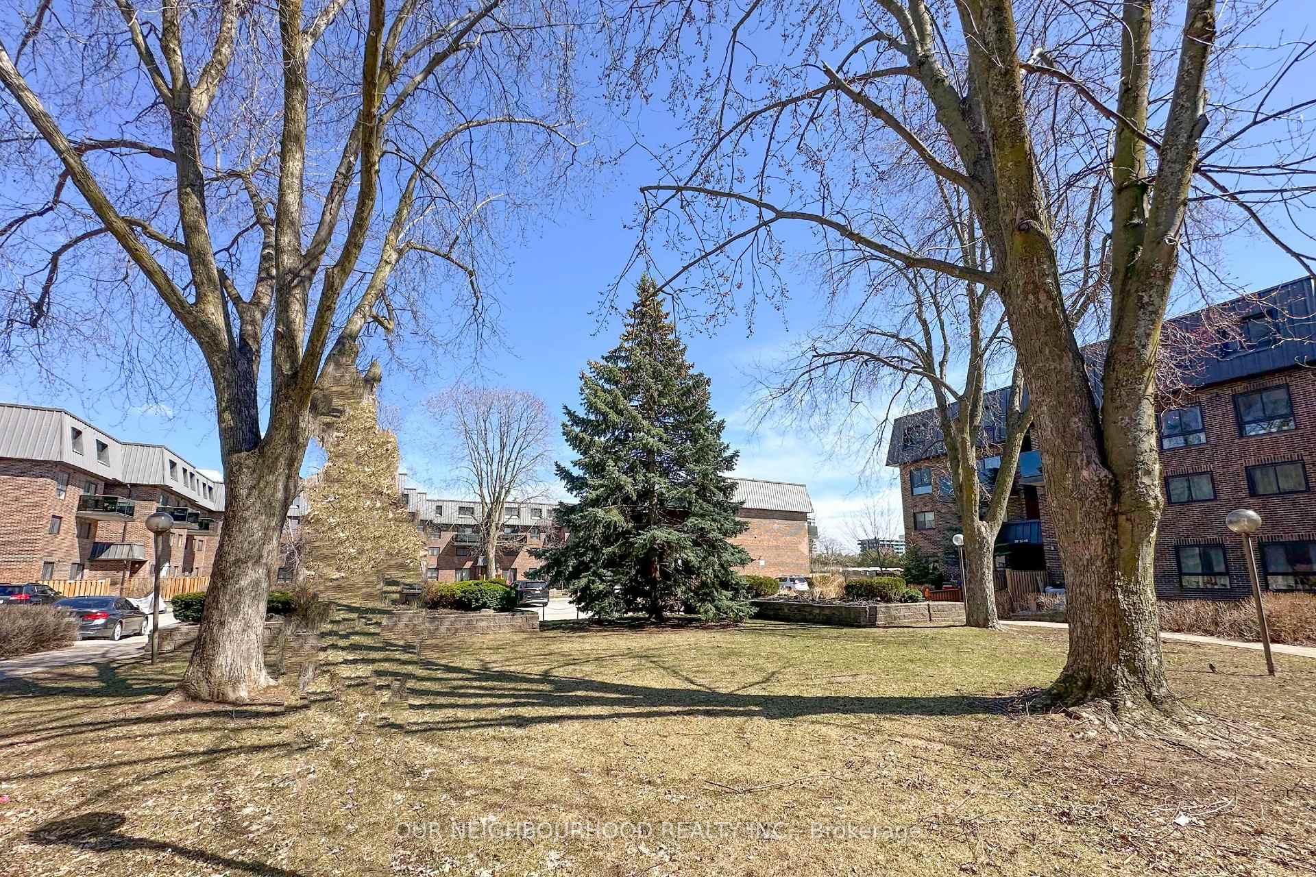 Photo 12 of Unit 17, 43 Taunton Road E, Oshawa, Centennial — HOMEH