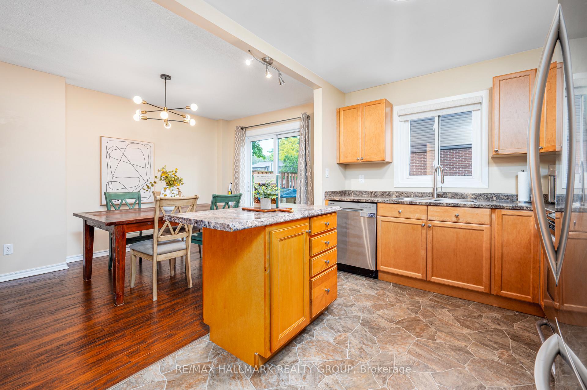 Photo 6 of Unit 1, 3150 Fenmore Street, Ottawa, Blossom Park/Kemp Park/Findlay Creek — HOMEH