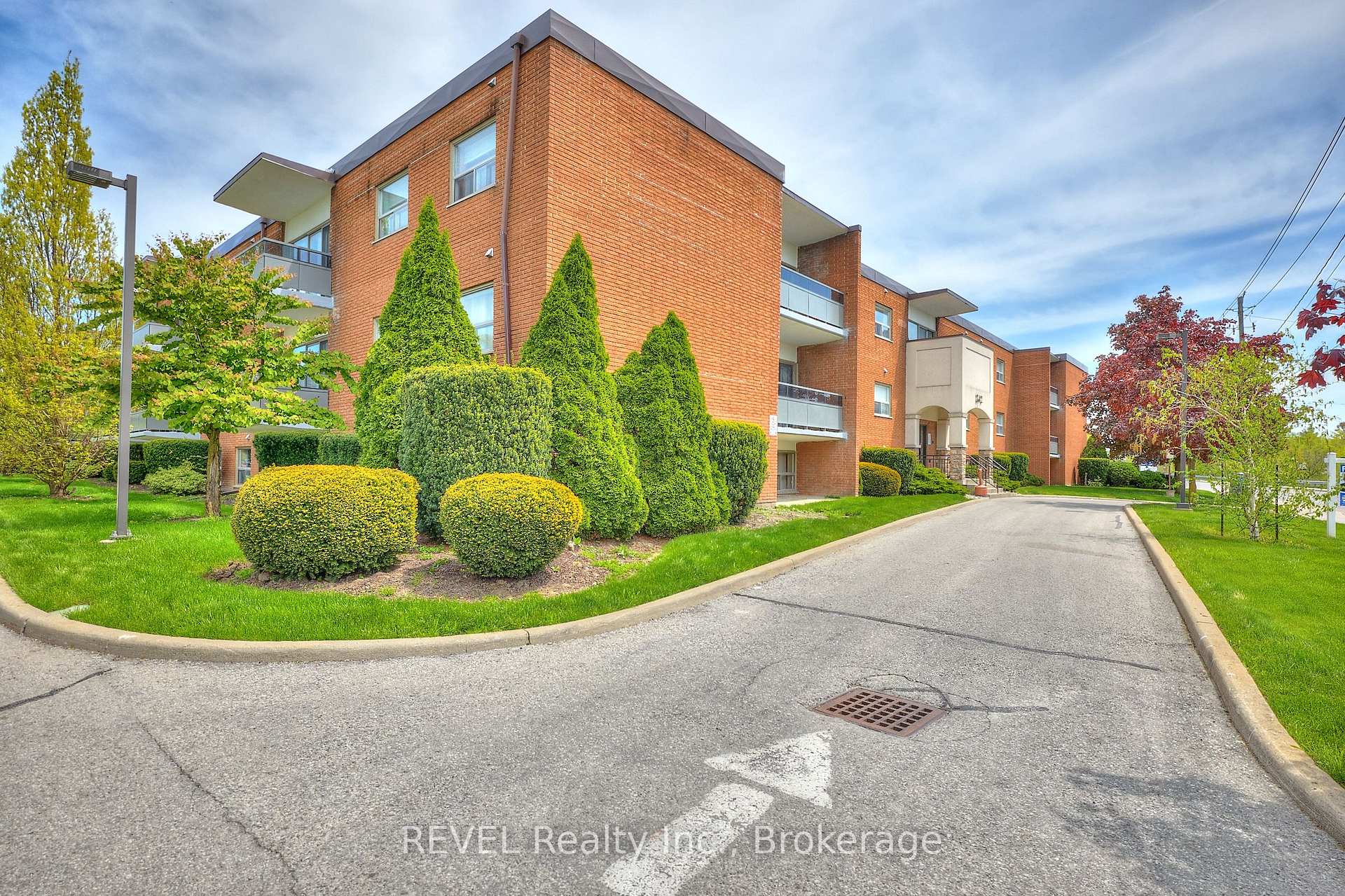 Front of Unit 102, 242 Oakdale Avenue