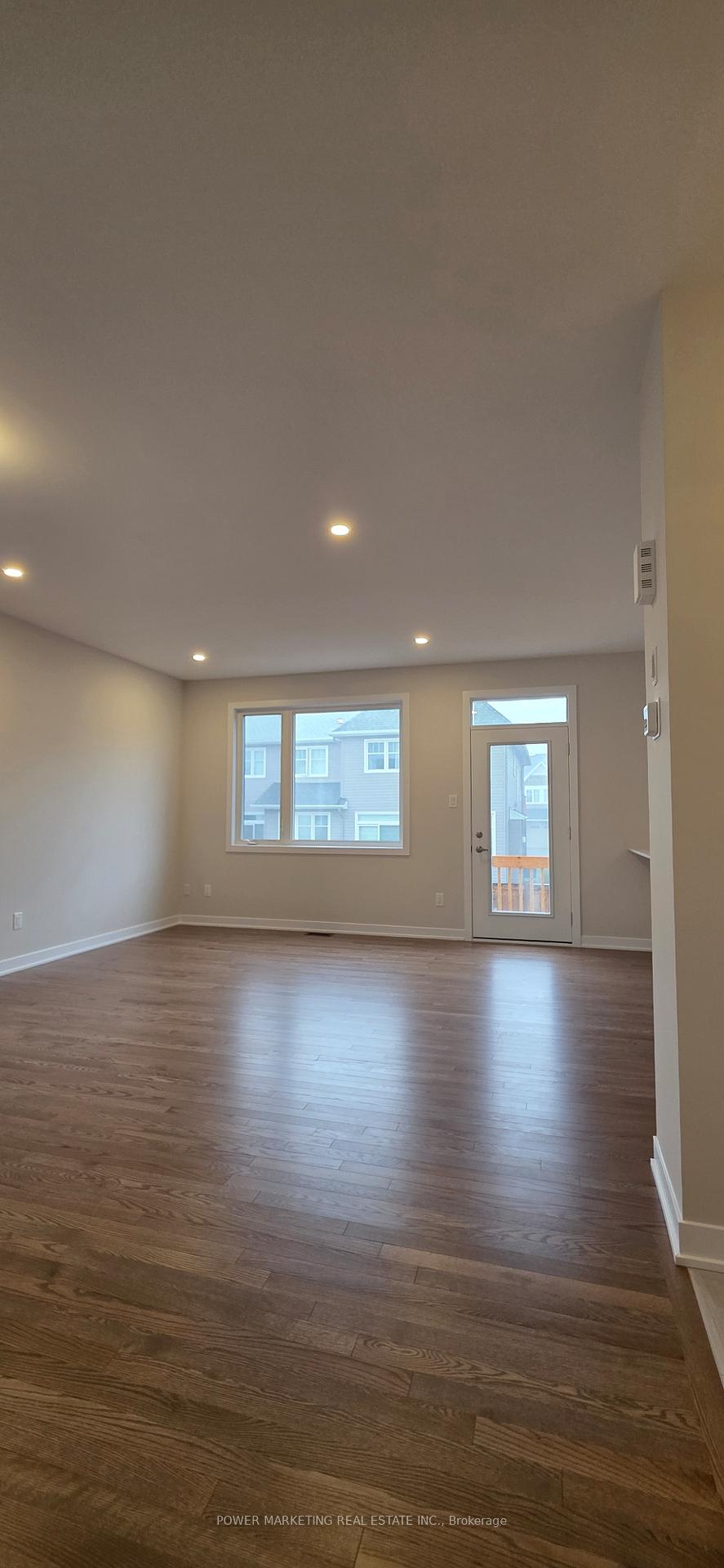 Photo 4 of 626 Expansion Road, Ottawa, Barrhaven - Half Moon Bay — HOMEH