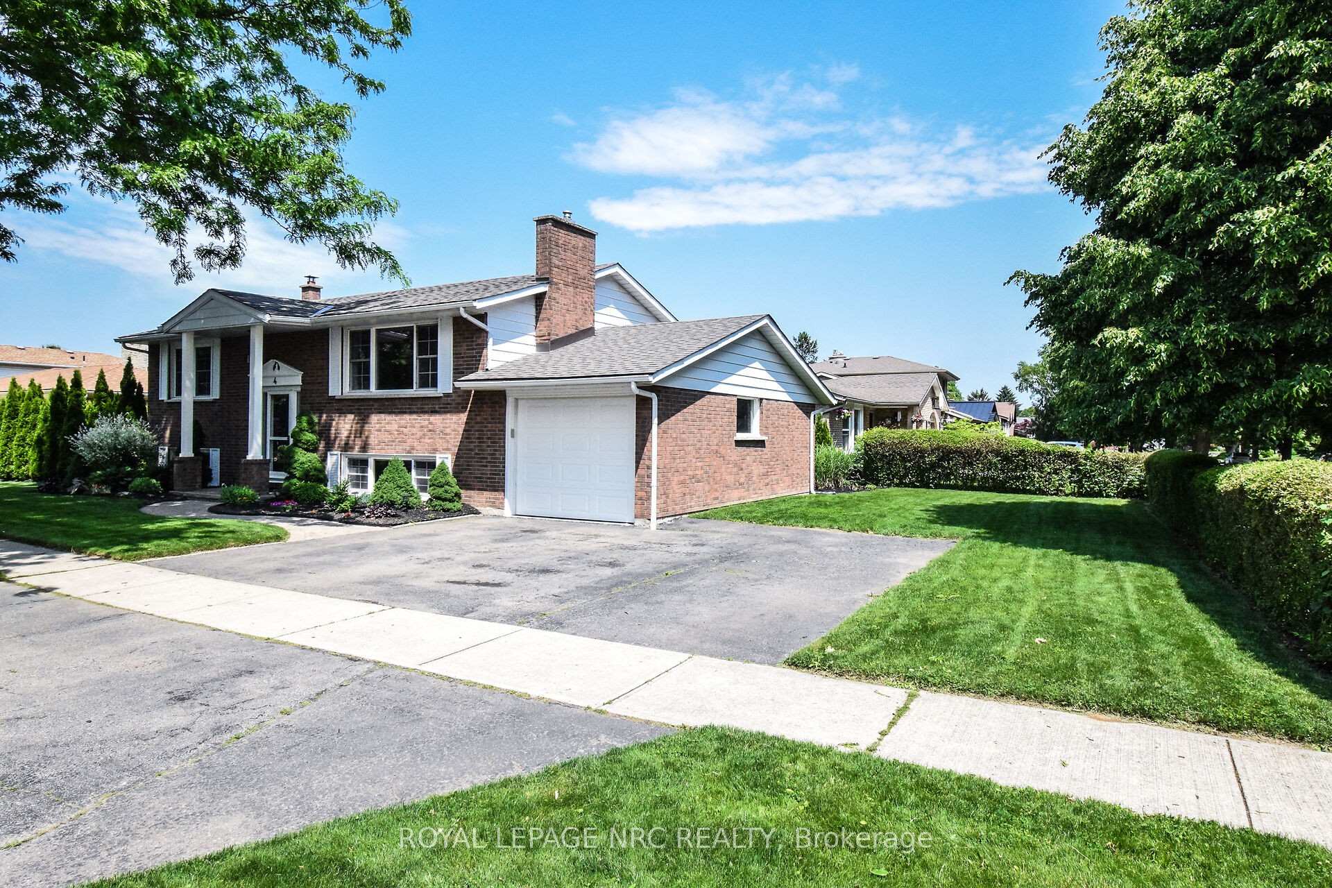 Photo 2 of 4 Belair Drive, St. Catharines, Port Dalhousie — HOMEH