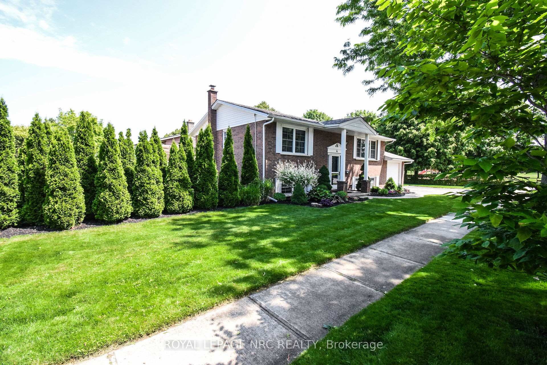 Photo 3 of 4 Belair Drive, St. Catharines, Port Dalhousie — HOMEH