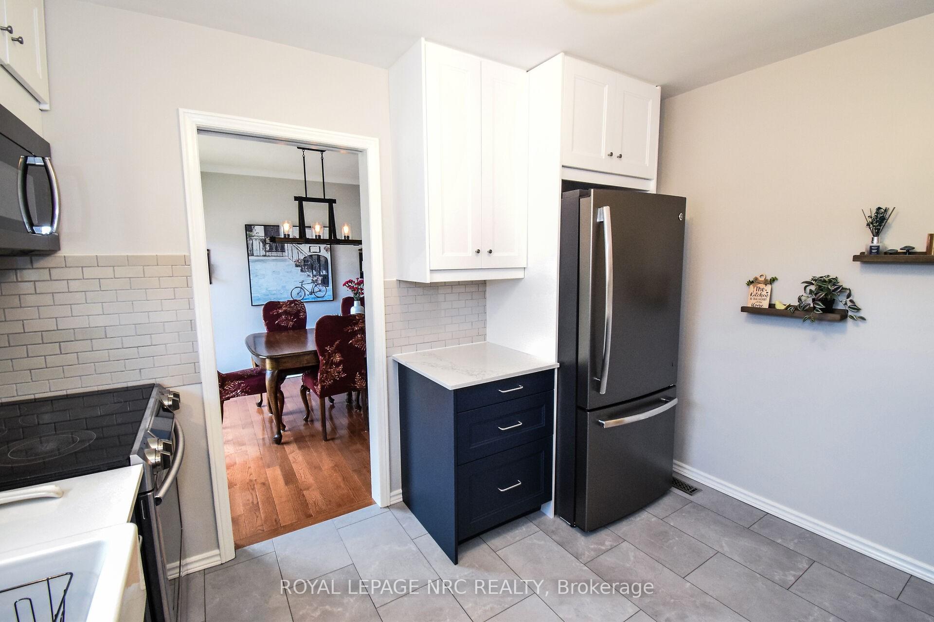 Photo 11 of 4 Belair Drive, St. Catharines, Port Dalhousie — HOMEH
