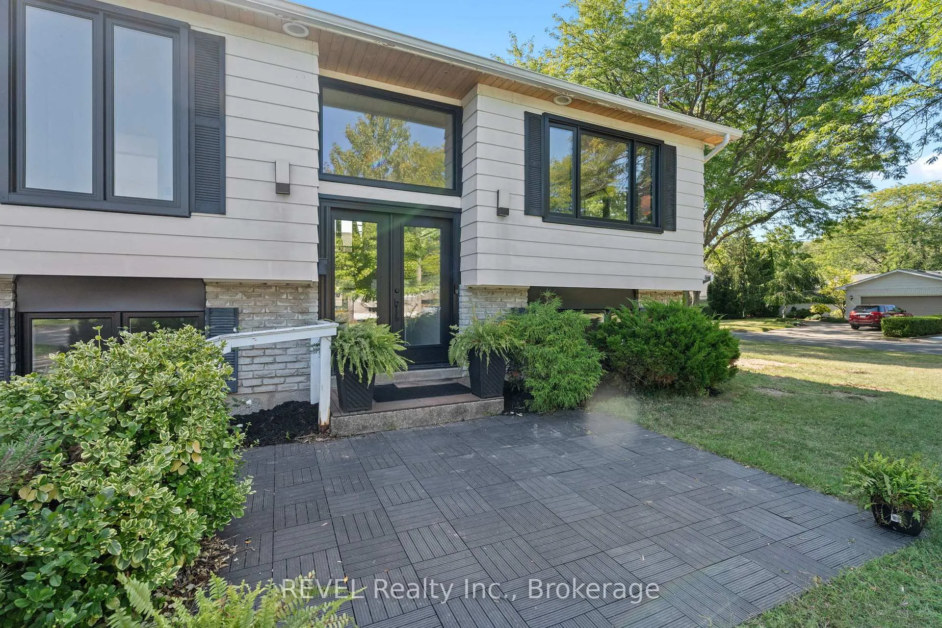 Photo 3 of 1 Samuel Court, St. Catharines, Lakeshore — HOMEH
