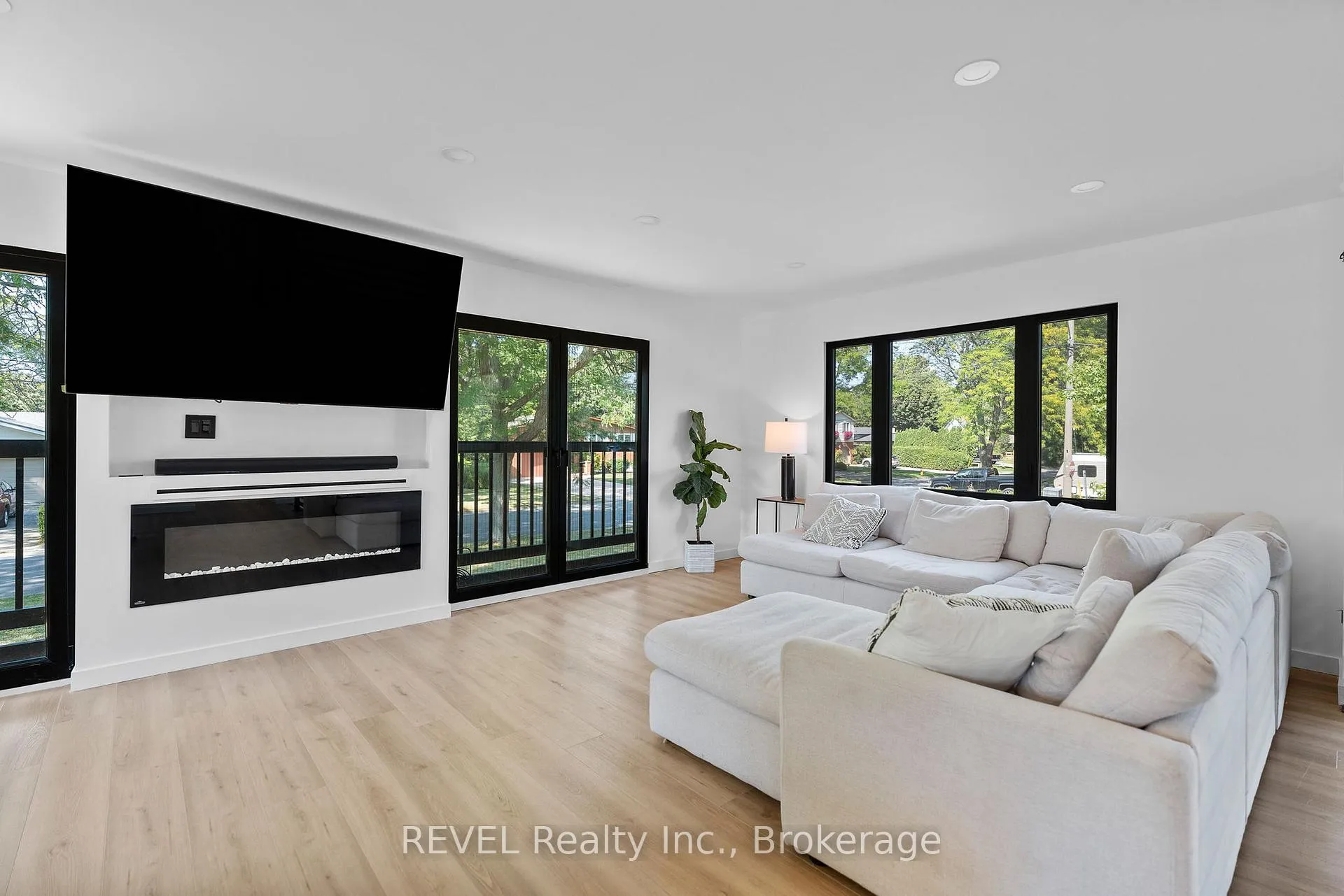 Photo 7 of 1 Samuel Court, St. Catharines, Lakeshore — HOMEH