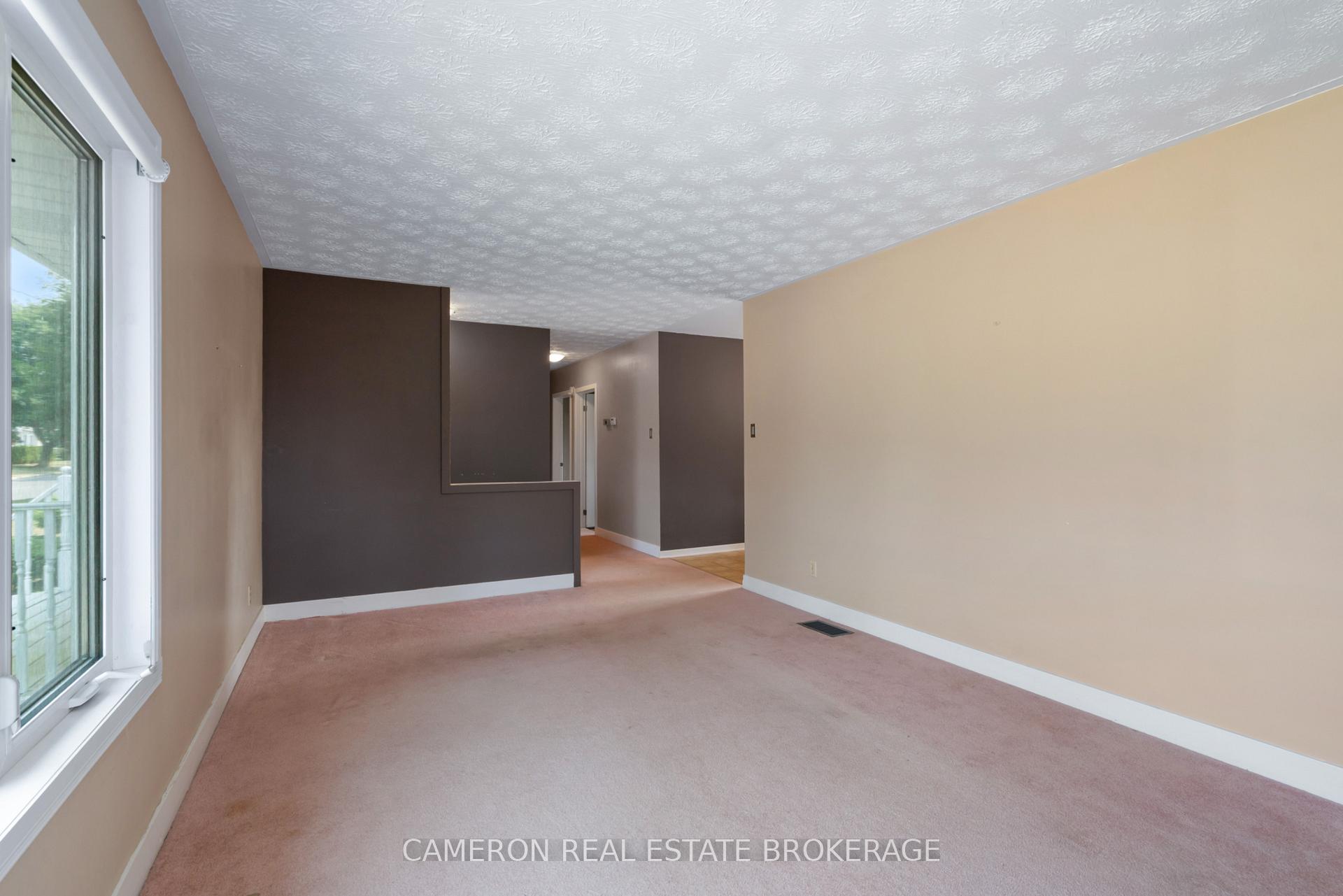 Photo 4 of 1404 Princess Street, Cornwall — HOMEH