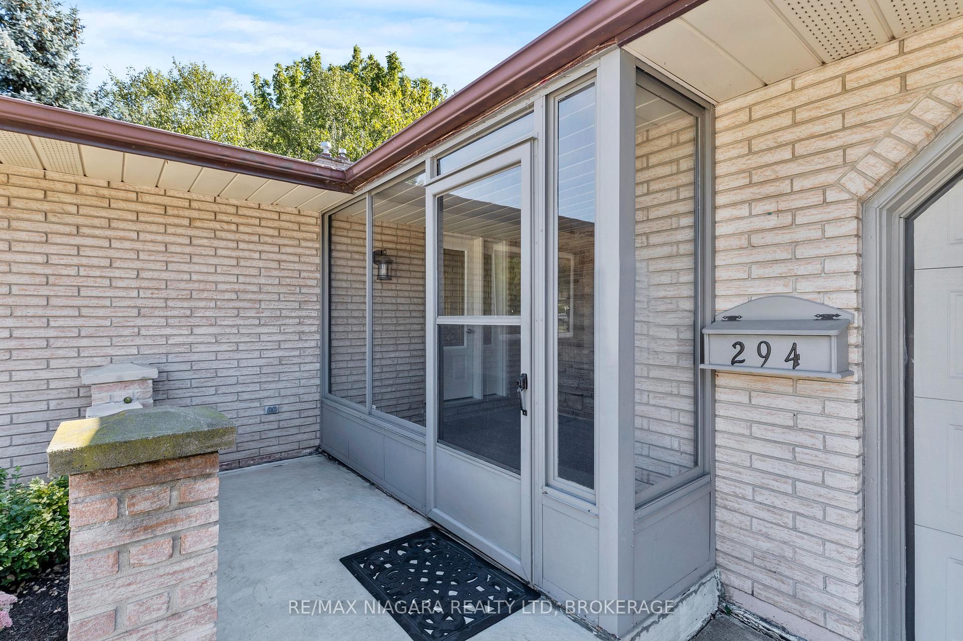 Photo 5 of 294 Lakeshore Road, St. Catharines, Vine/Linwell — HOMEH