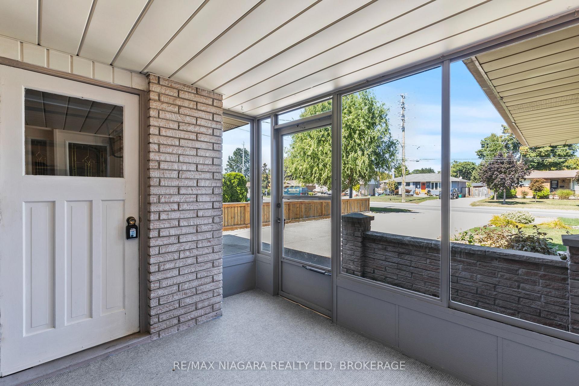 Photo 6 of 294 Lakeshore Road, St. Catharines, Vine/Linwell — HOMEH