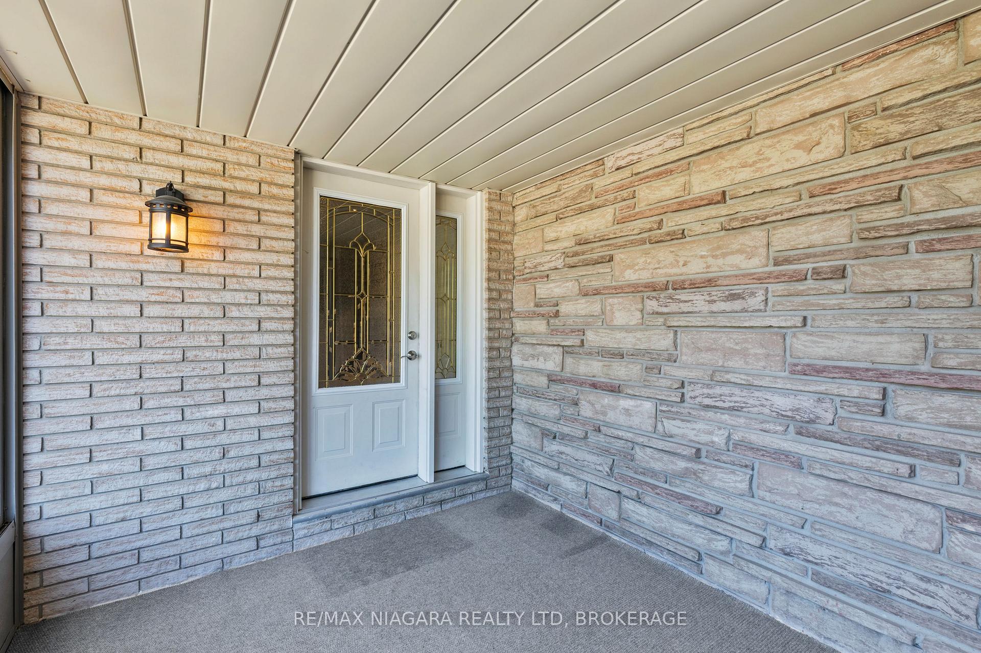 Photo 7 of 294 Lakeshore Road, St. Catharines, Vine/Linwell — HOMEH