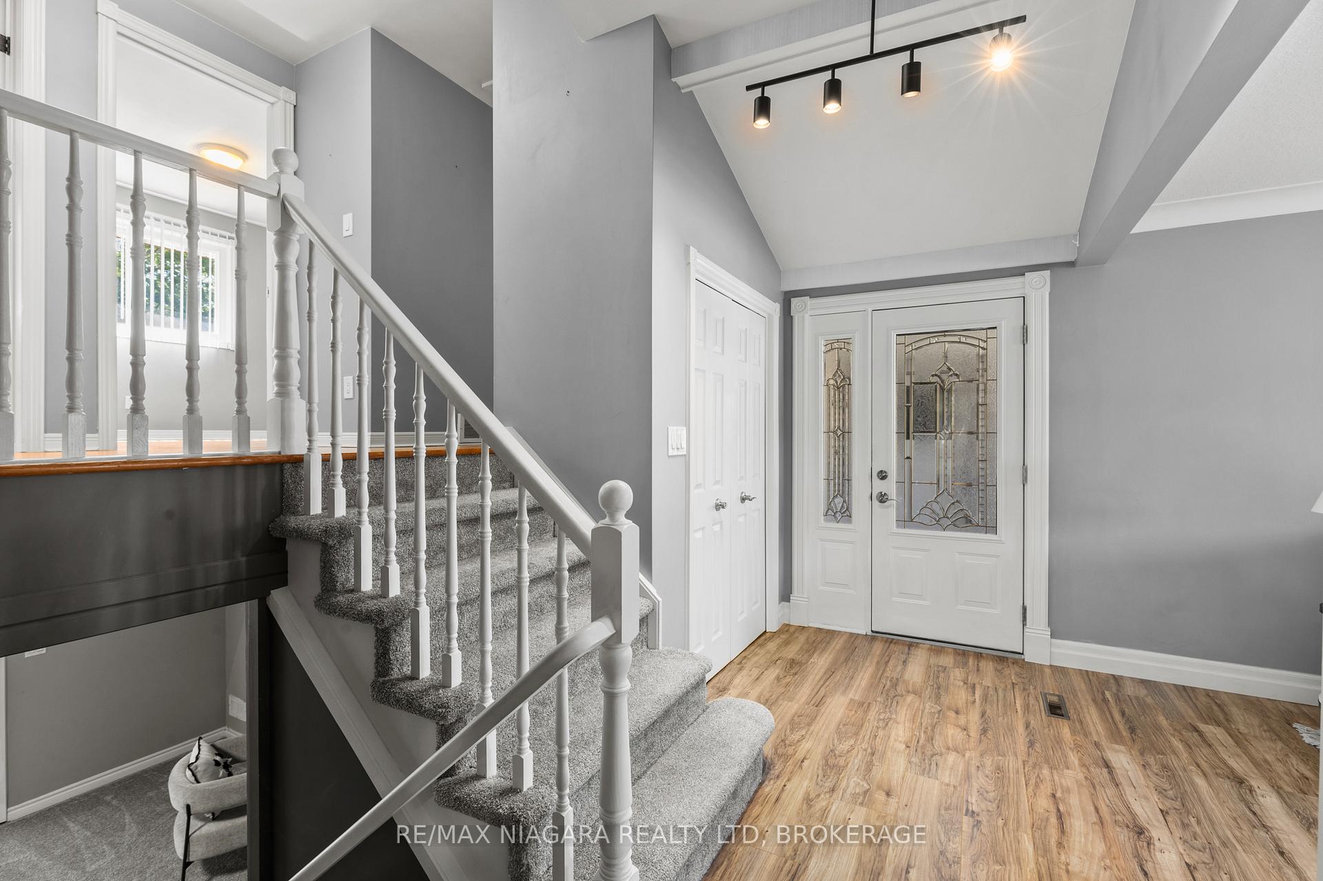 Photo 8 of 294 Lakeshore Road, St. Catharines, Vine/Linwell — HOMEH