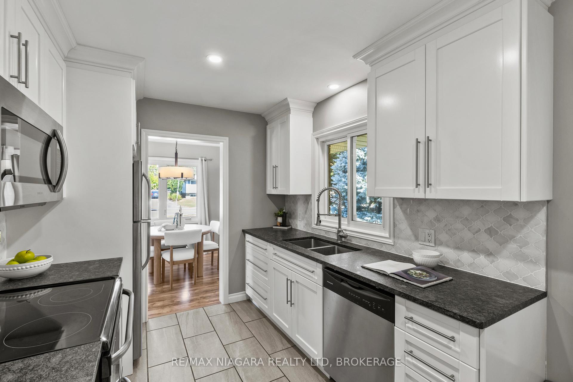 Photo 16 of 294 Lakeshore Road, St. Catharines, Vine/Linwell — HOMEH