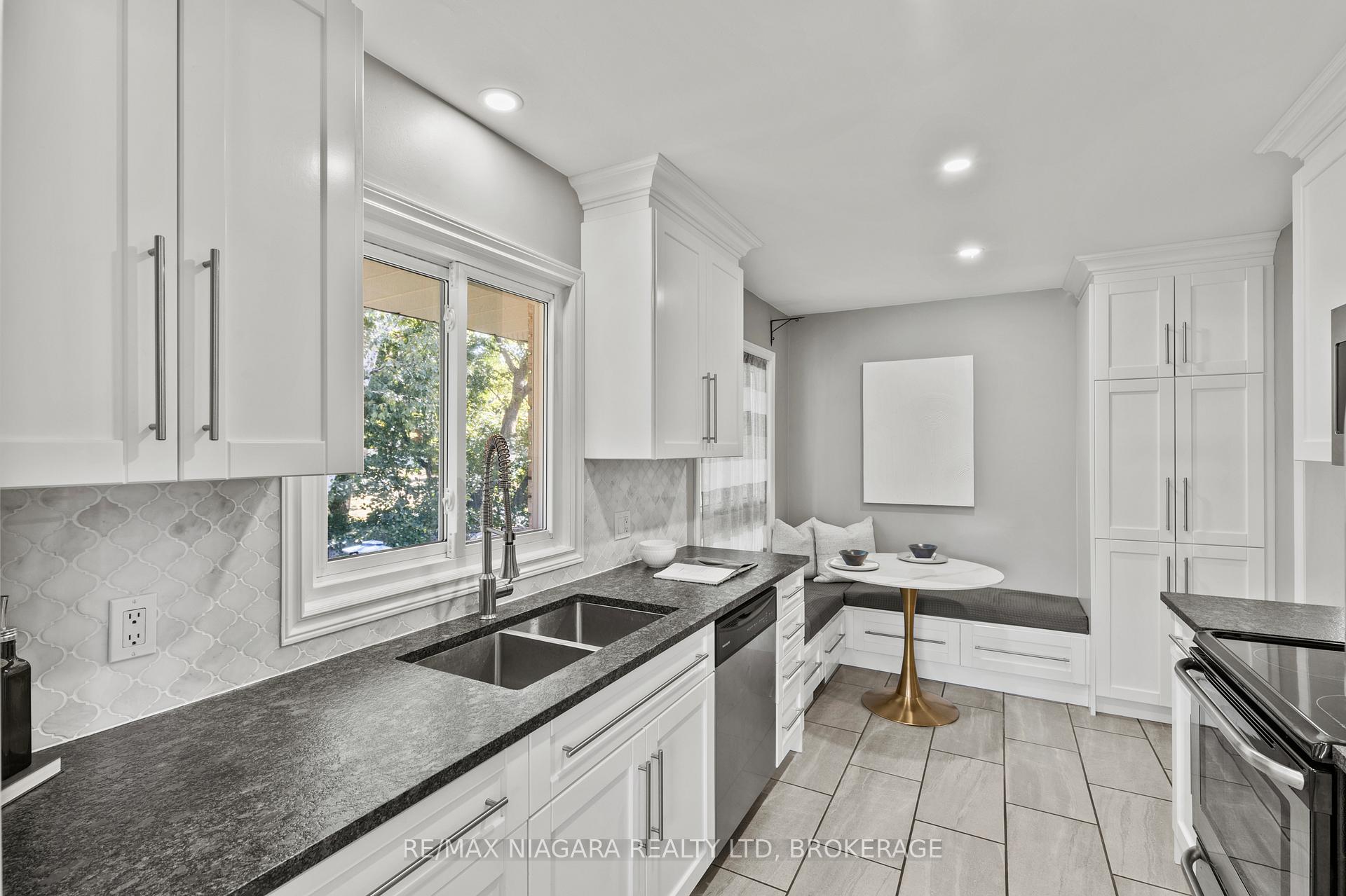 Photo 17 of 294 Lakeshore Road, St. Catharines, Vine/Linwell — HOMEH