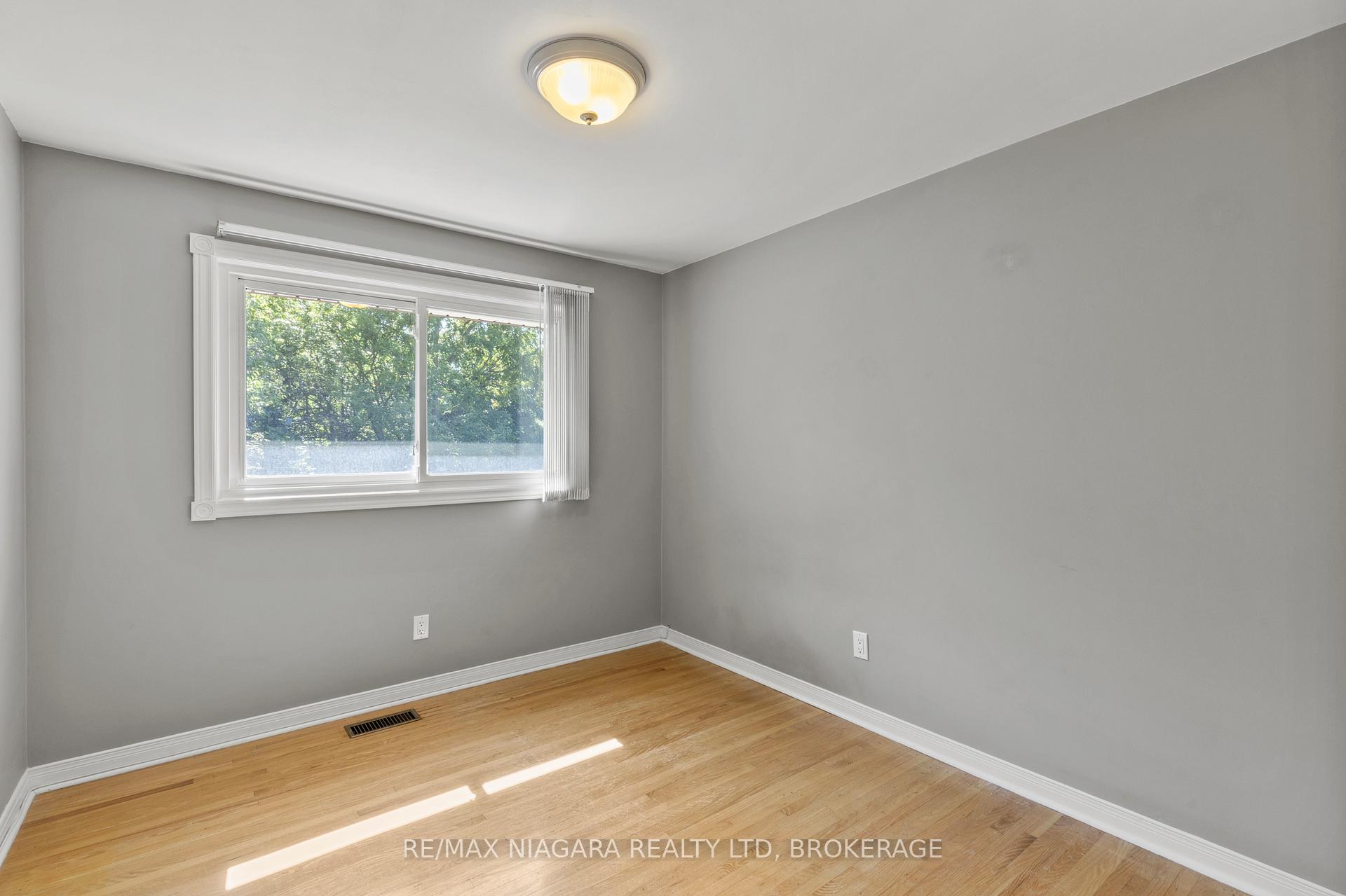 Photo 23 of 294 Lakeshore Road, St. Catharines, Vine/Linwell — HOMEH