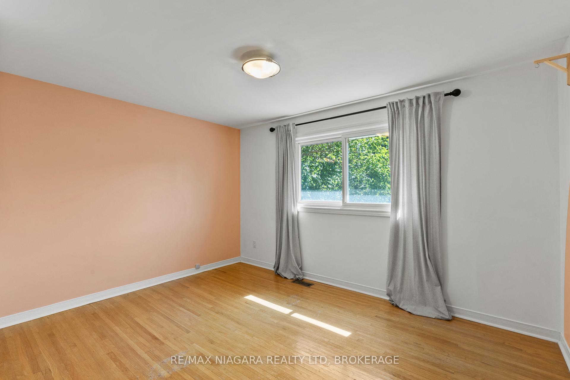 Photo 24 of 294 Lakeshore Road, St. Catharines, Vine/Linwell — HOMEH