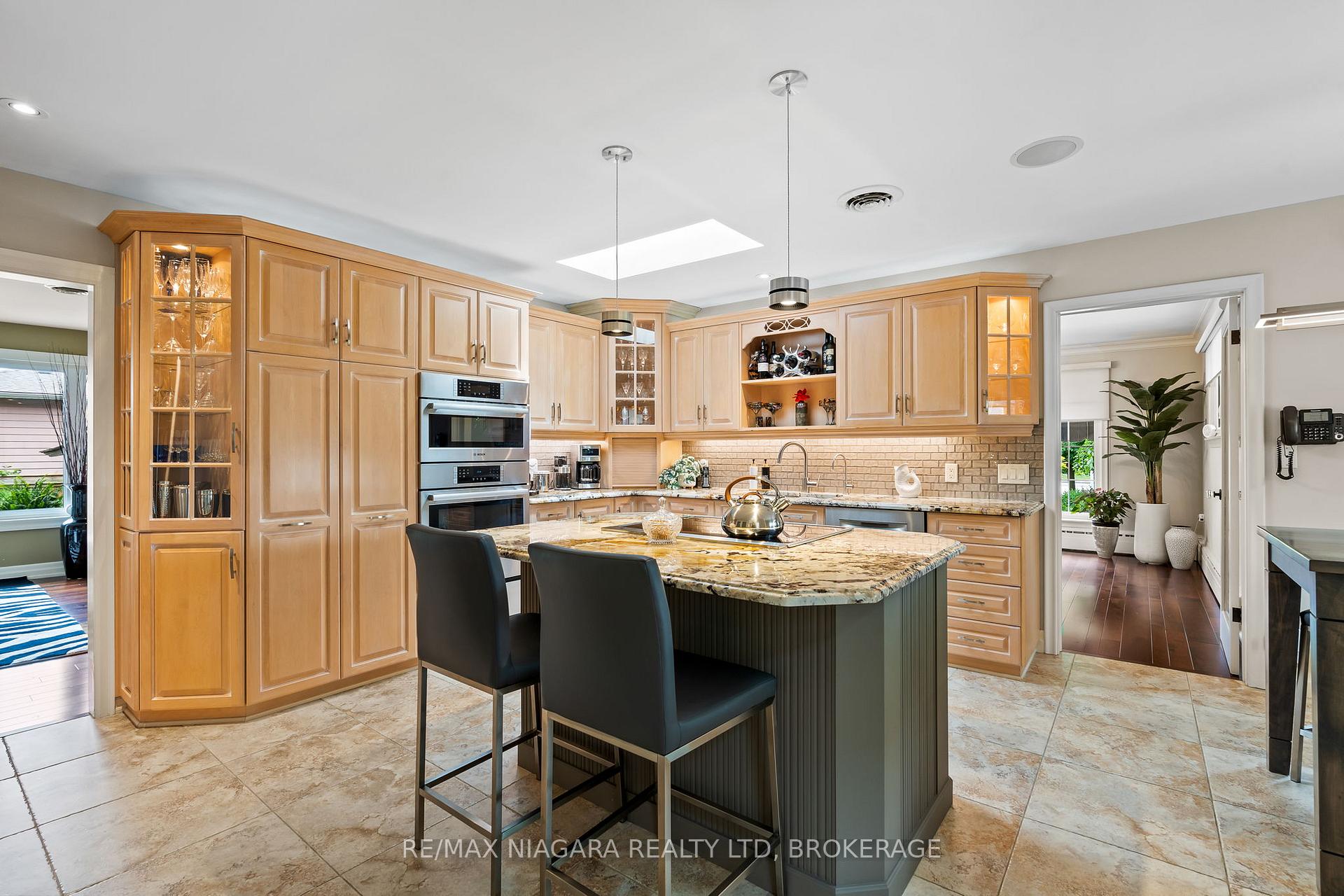 Photo 14 of 181 Lakeshore Road, St. Catharines, Lakeshore — HOMEH