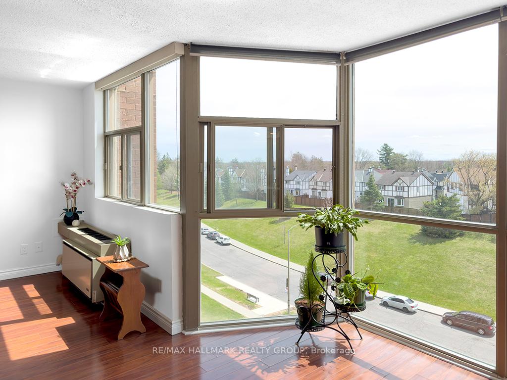Photo 10 of Unit 707, 2760 Carousel Crescent, Ottawa, Emerald Woods/Sawmill Creek — HOMEH