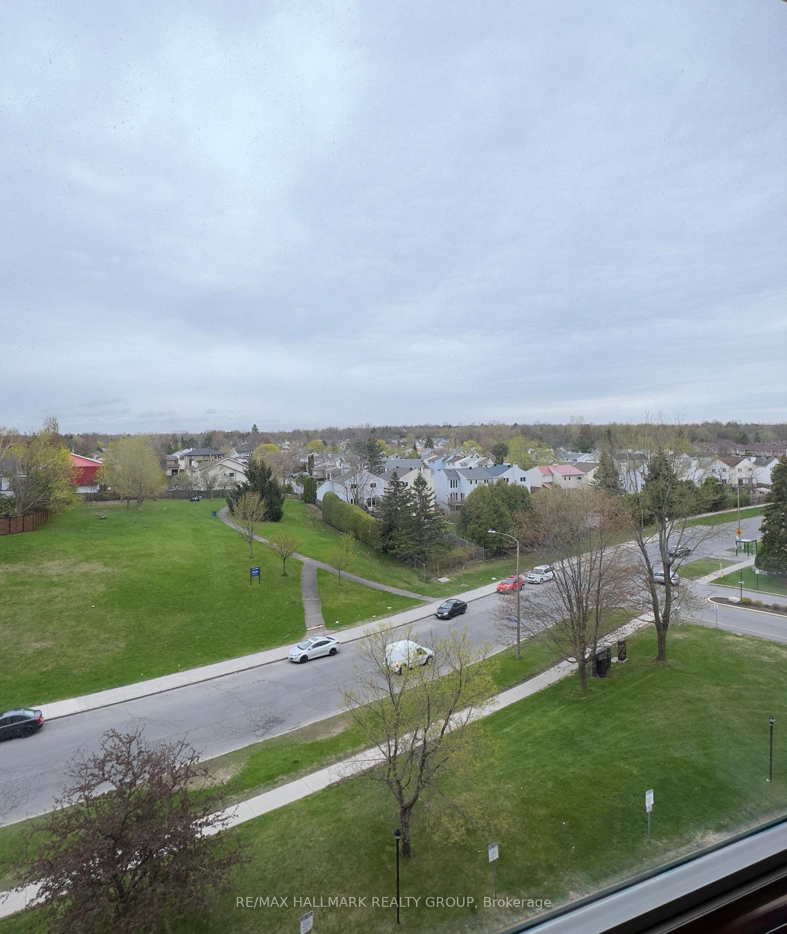 Photo 11 of Unit 707, 2760 Carousel Crescent, Ottawa, Emerald Woods/Sawmill Creek — HOMEH