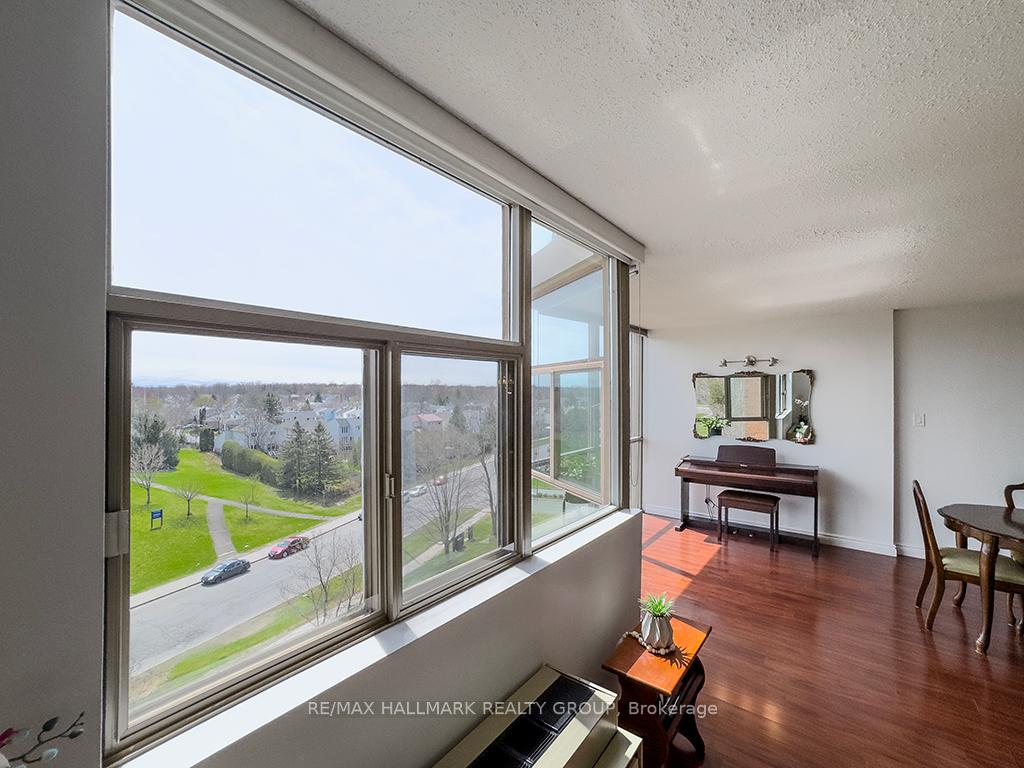 Photo 12 of Unit 707, 2760 Carousel Crescent, Ottawa, Emerald Woods/Sawmill Creek — HOMEH