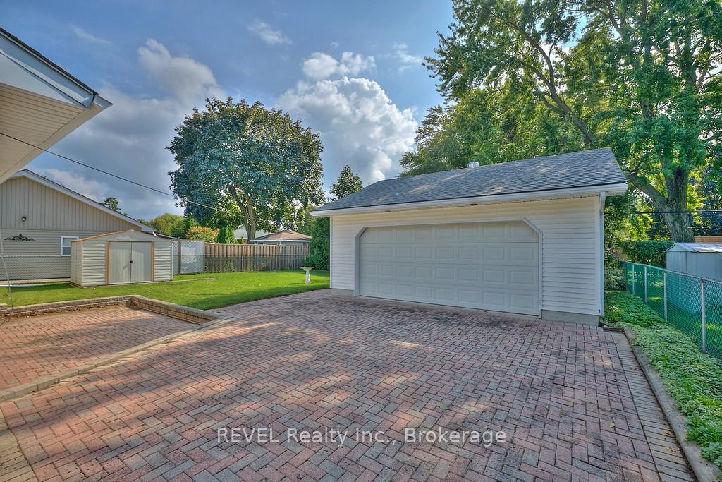 Photo 5 of 8 Harbour Road, St. Catharines, Lakeshore — HOMEH