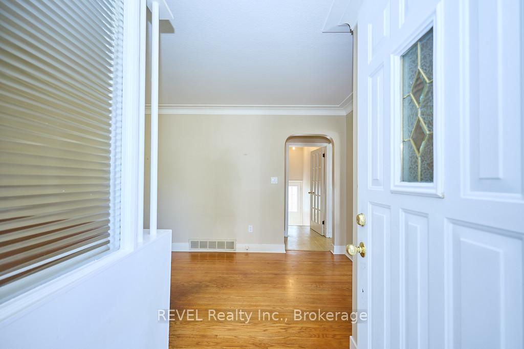 Photo 6 of 8 Harbour Road, St. Catharines, Lakeshore — HOMEH