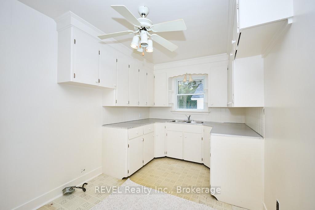 Photo 10 of 8 Harbour Road, St. Catharines, Lakeshore — HOMEH