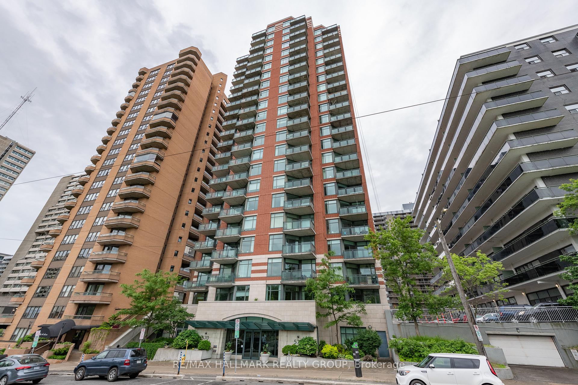 Front of Unit 804, 570 Laurier Avenue W