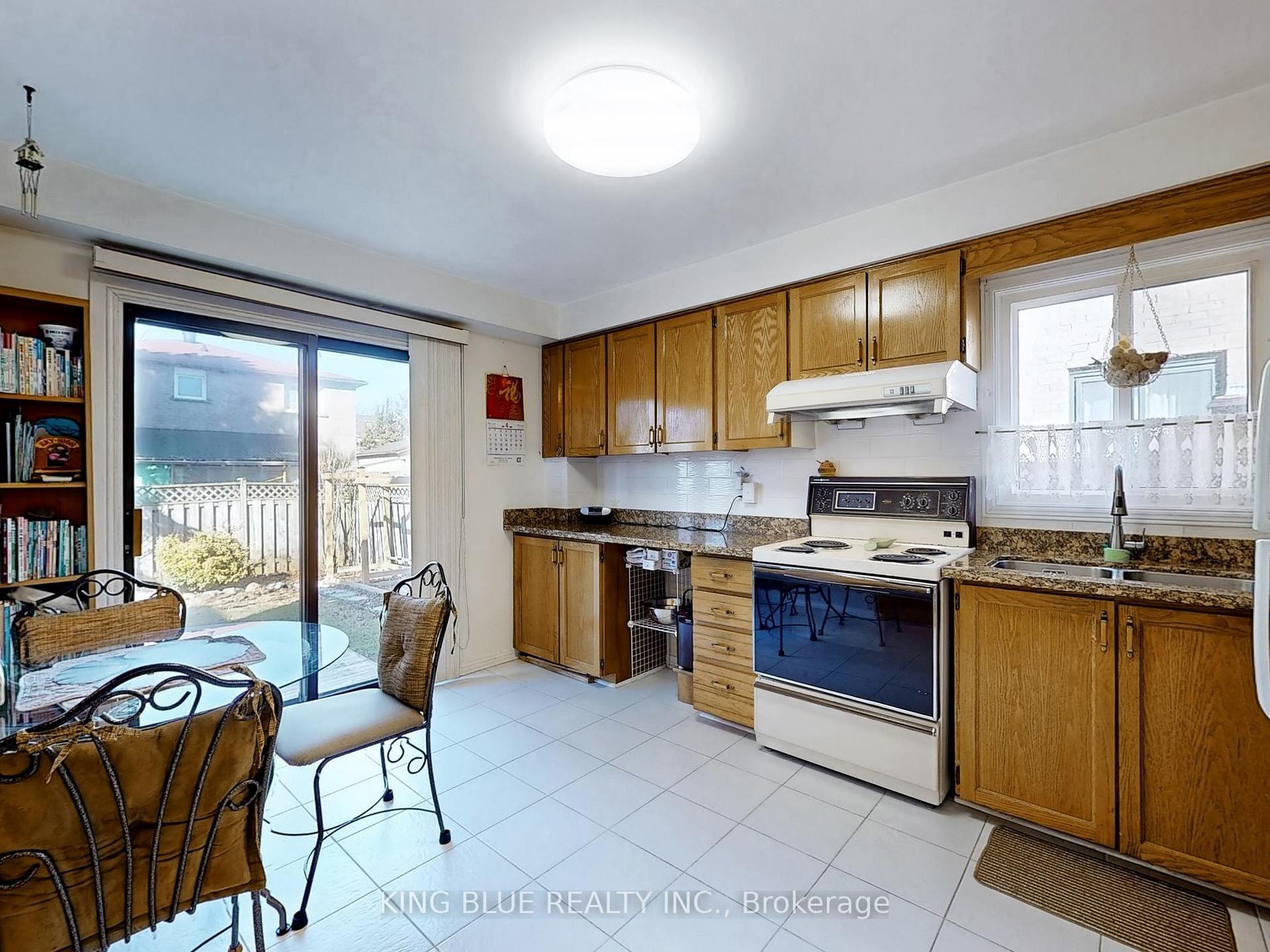 Photo 8 of 63 Chalmers Crescent, Ajax, Central — HOMEH