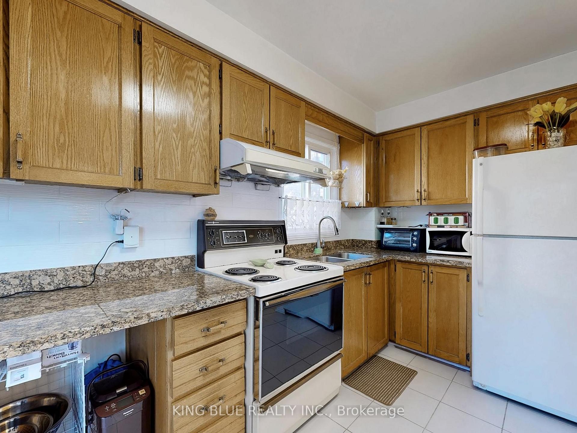 Photo 10 of 63 Chalmers Crescent, Ajax, Central — HOMEH