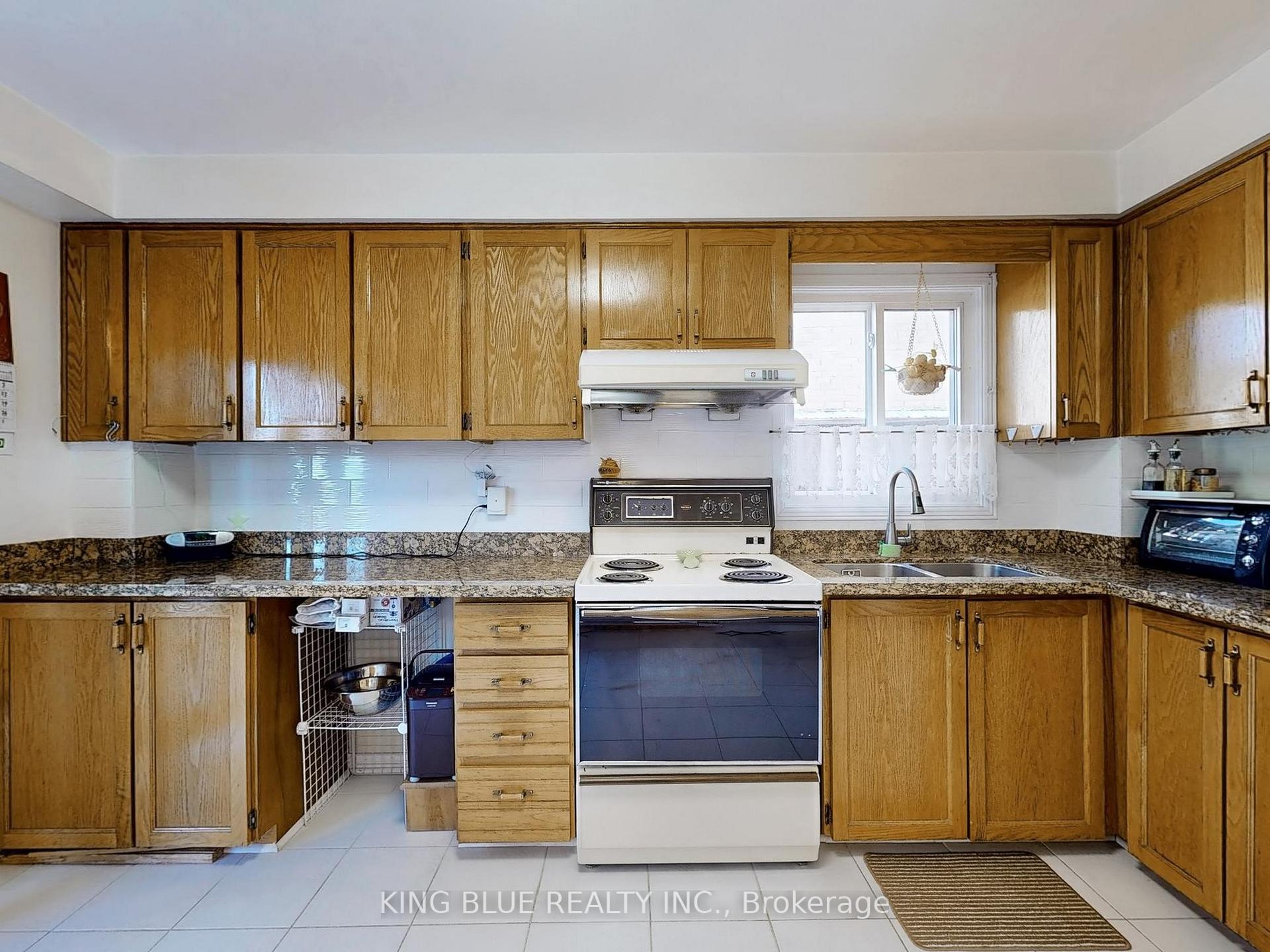 Photo 11 of 63 Chalmers Crescent, Ajax, Central — HOMEH