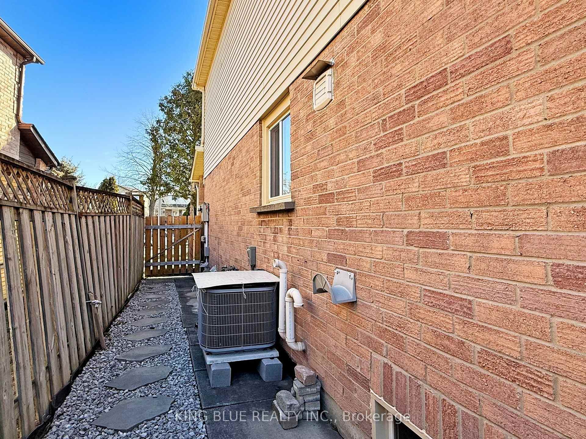 Photo 30 of 63 Chalmers Crescent, Ajax, Central — HOMEH